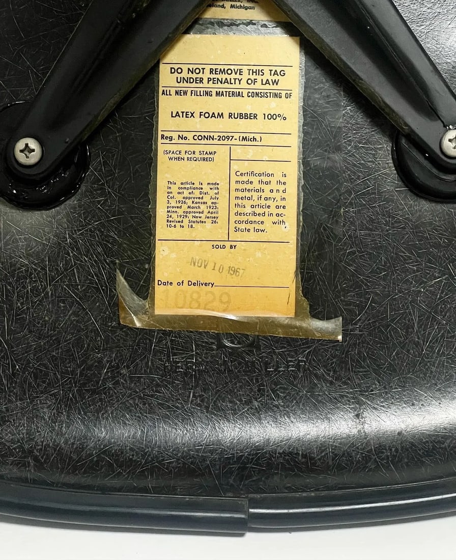 Mid Century 1967 Single Original Eames for Herman Miller Pivoting Side Shell Chair - 8