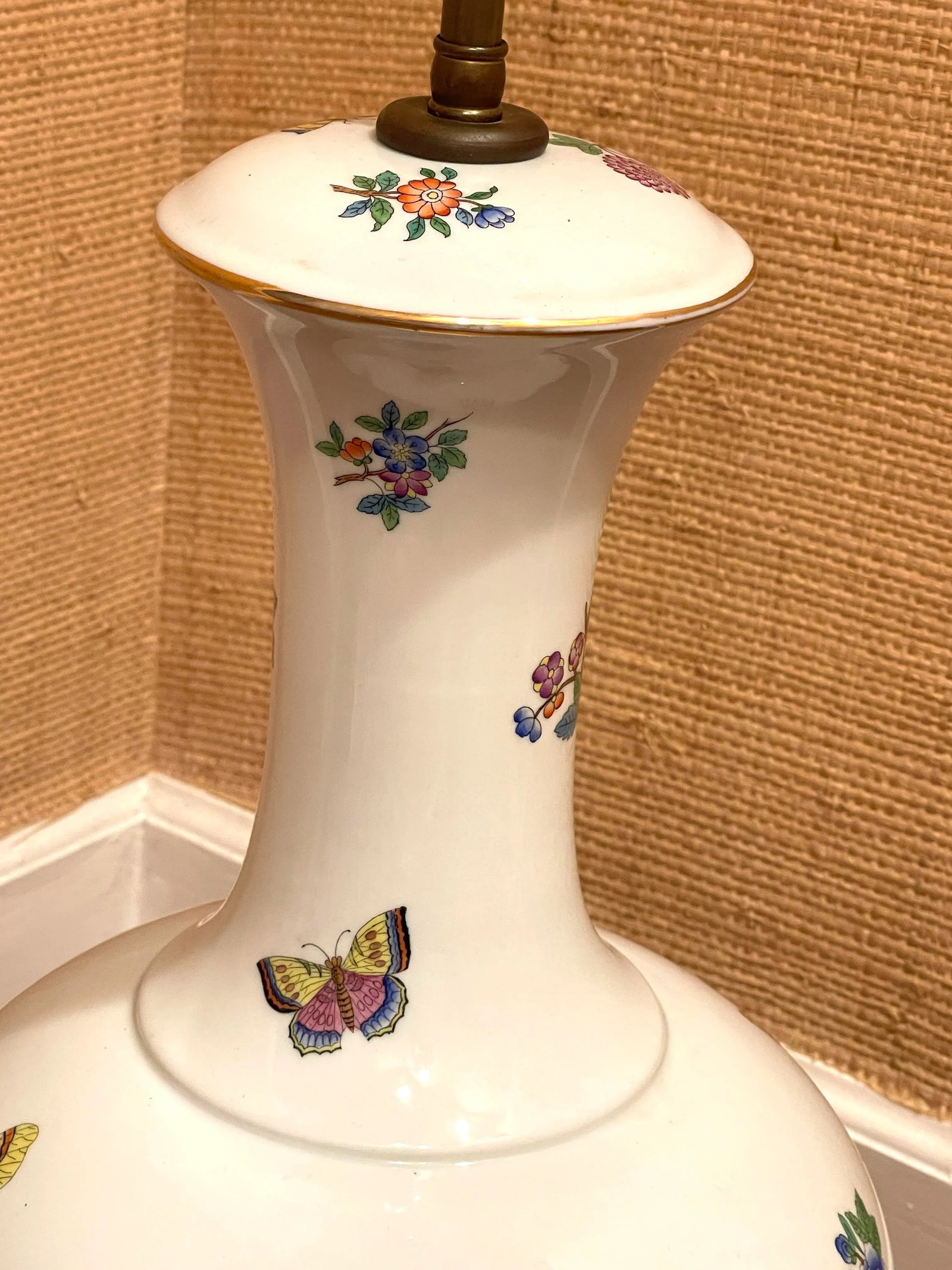 Vintage Herend Queen Victoria Lamp - 10