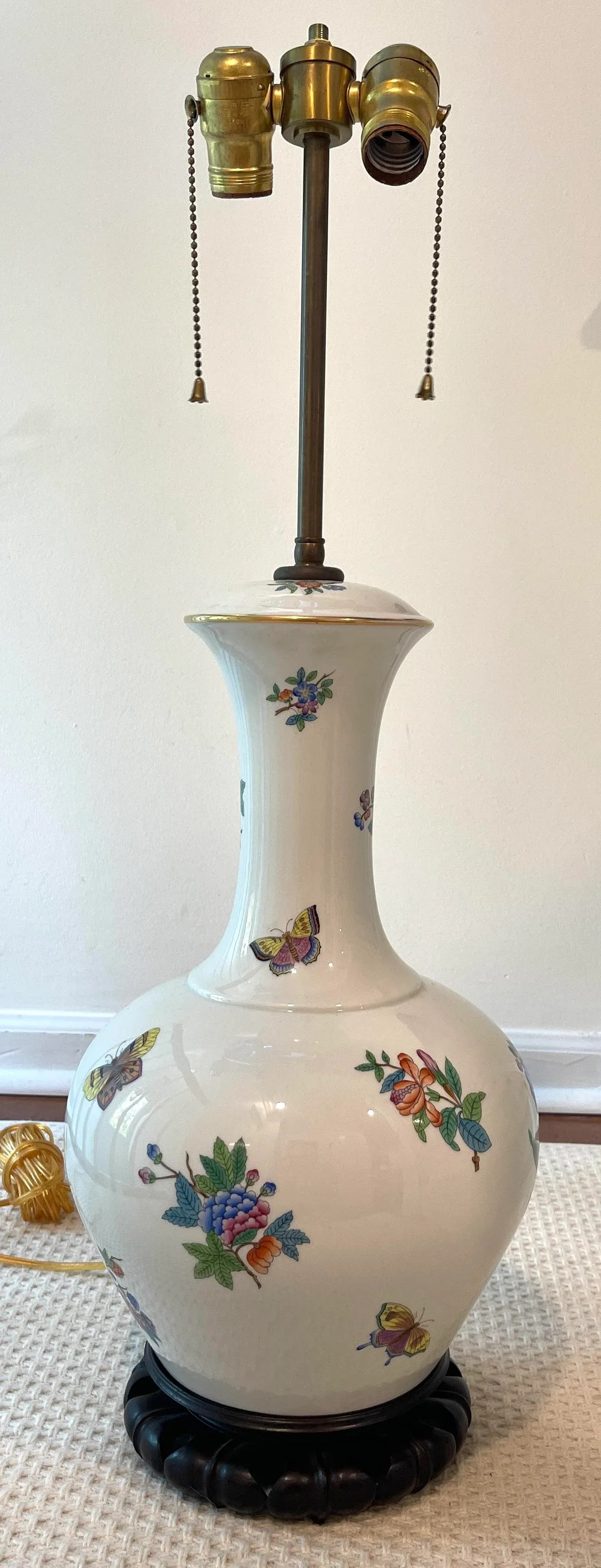 Vintage Herend Queen Victoria Lamp - 2