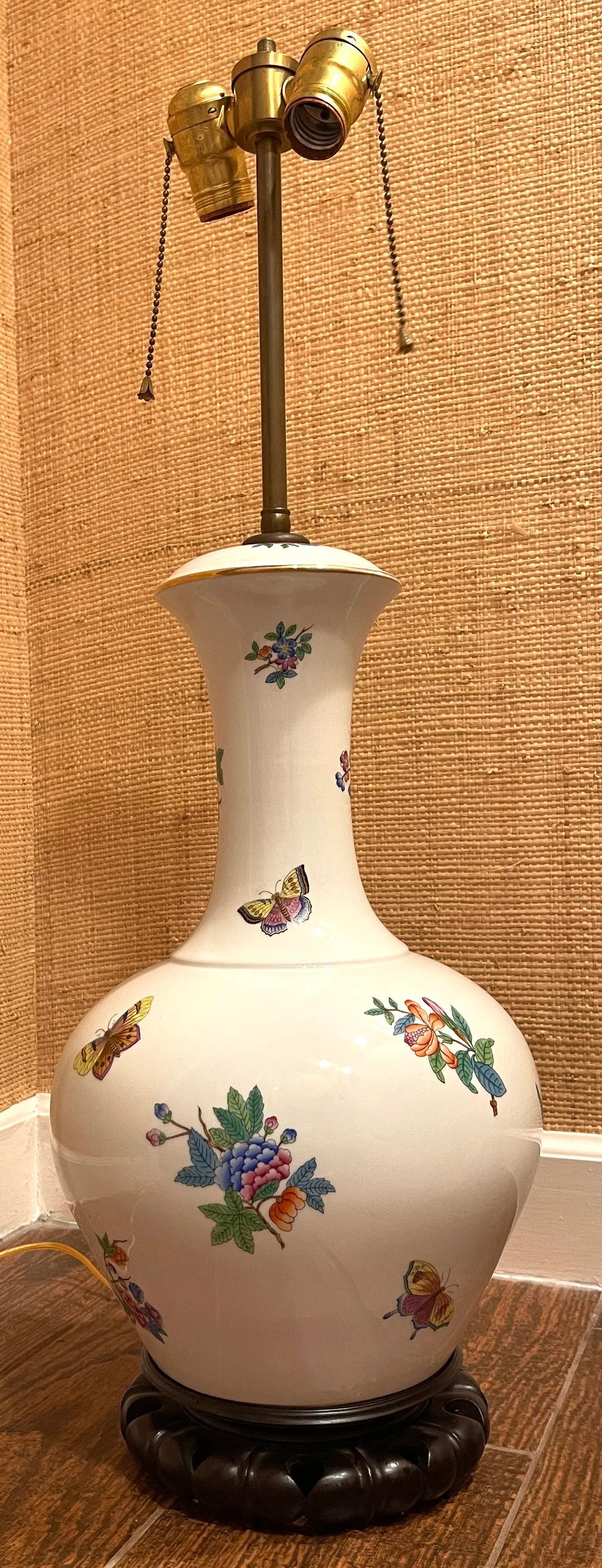 Vintage Herend Queen Victoria Lamp - 3