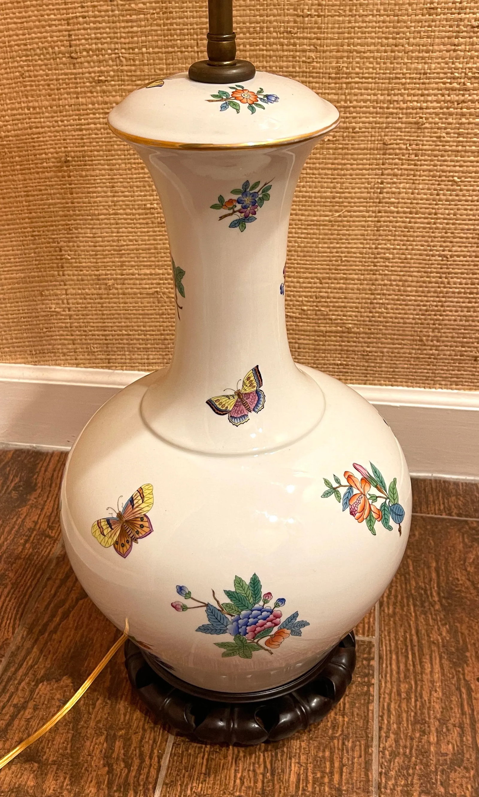 Vintage Herend Queen Victoria Lamp - 4