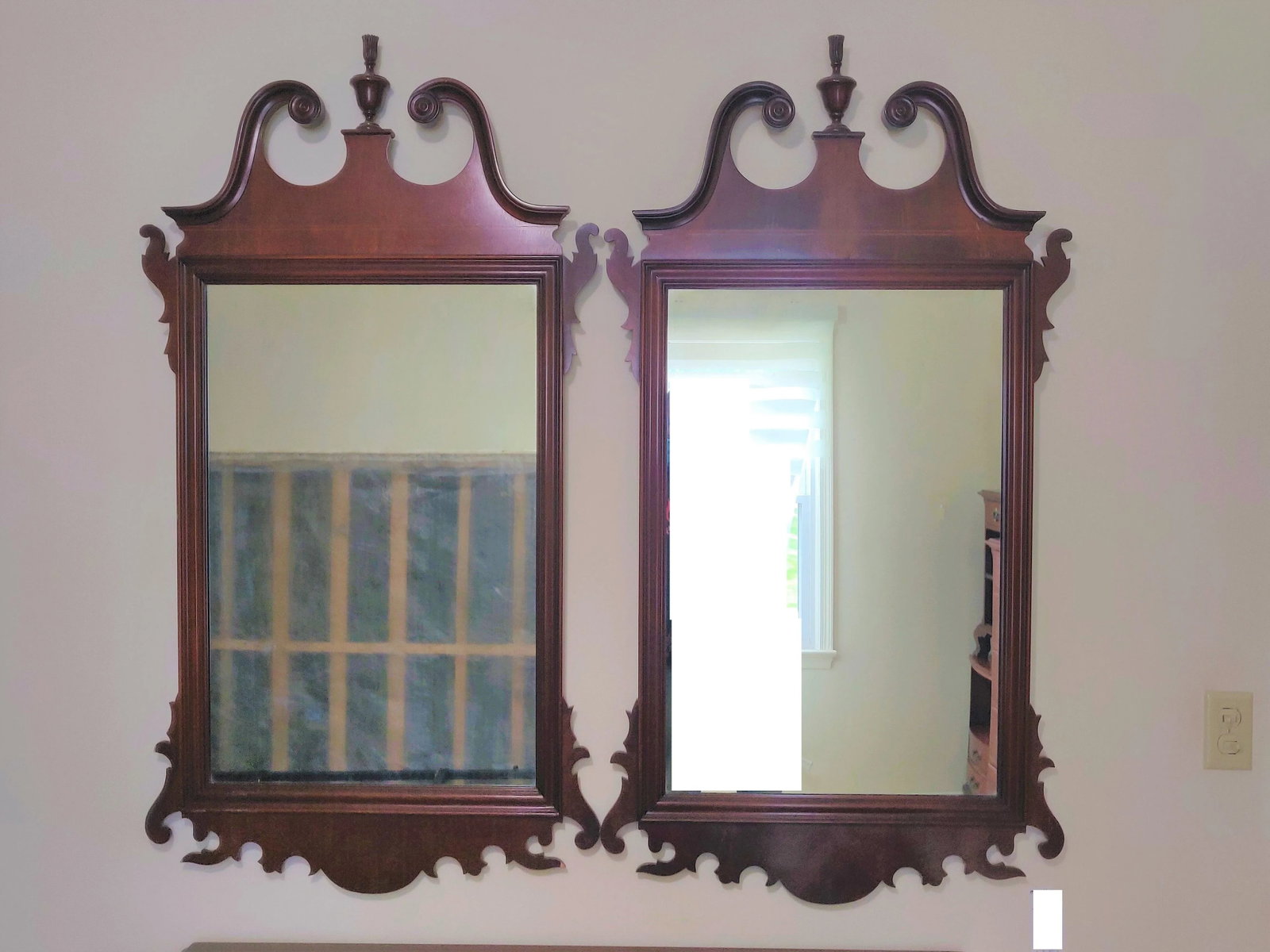 Pair of Vintage American Mahogany Federal Style Pediment Wall Hanging Mirror - 3