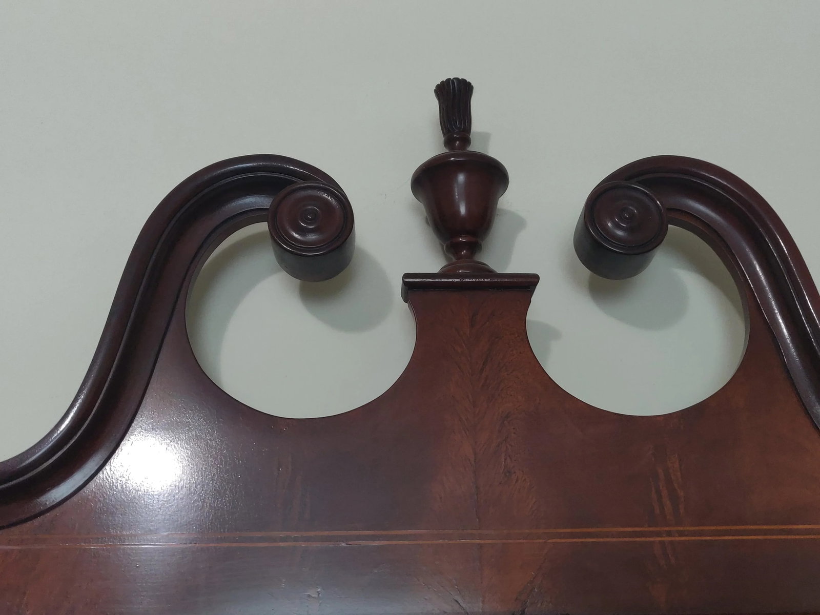 Pair of Vintage American Mahogany Federal Style Pediment Wall Hanging Mirror - 7