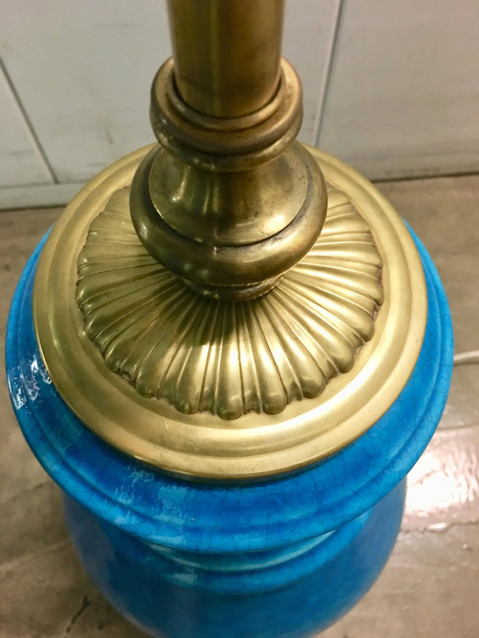 Mid-Century Turquoise Ceramic and Brass Lamp - 10