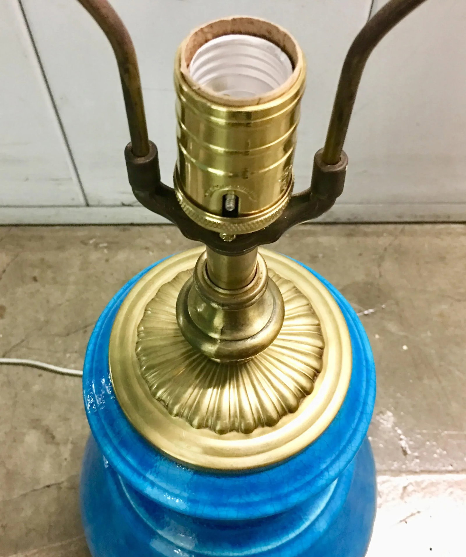 Mid-Century Turquoise Ceramic and Brass Lamp - 6
