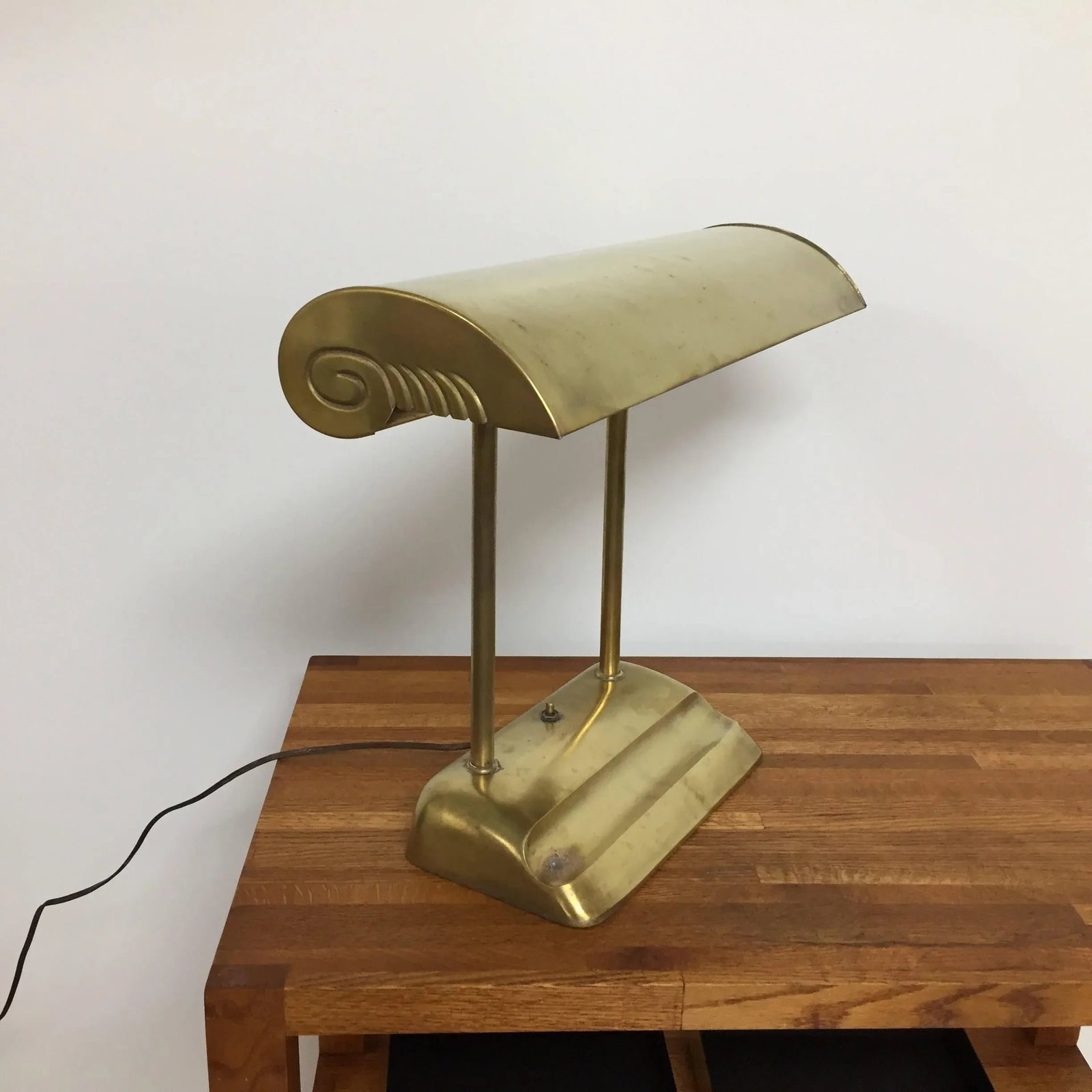 Miller Co. Vintage Industrial Streamline Fluorescent Brass Desk Lamp - 7