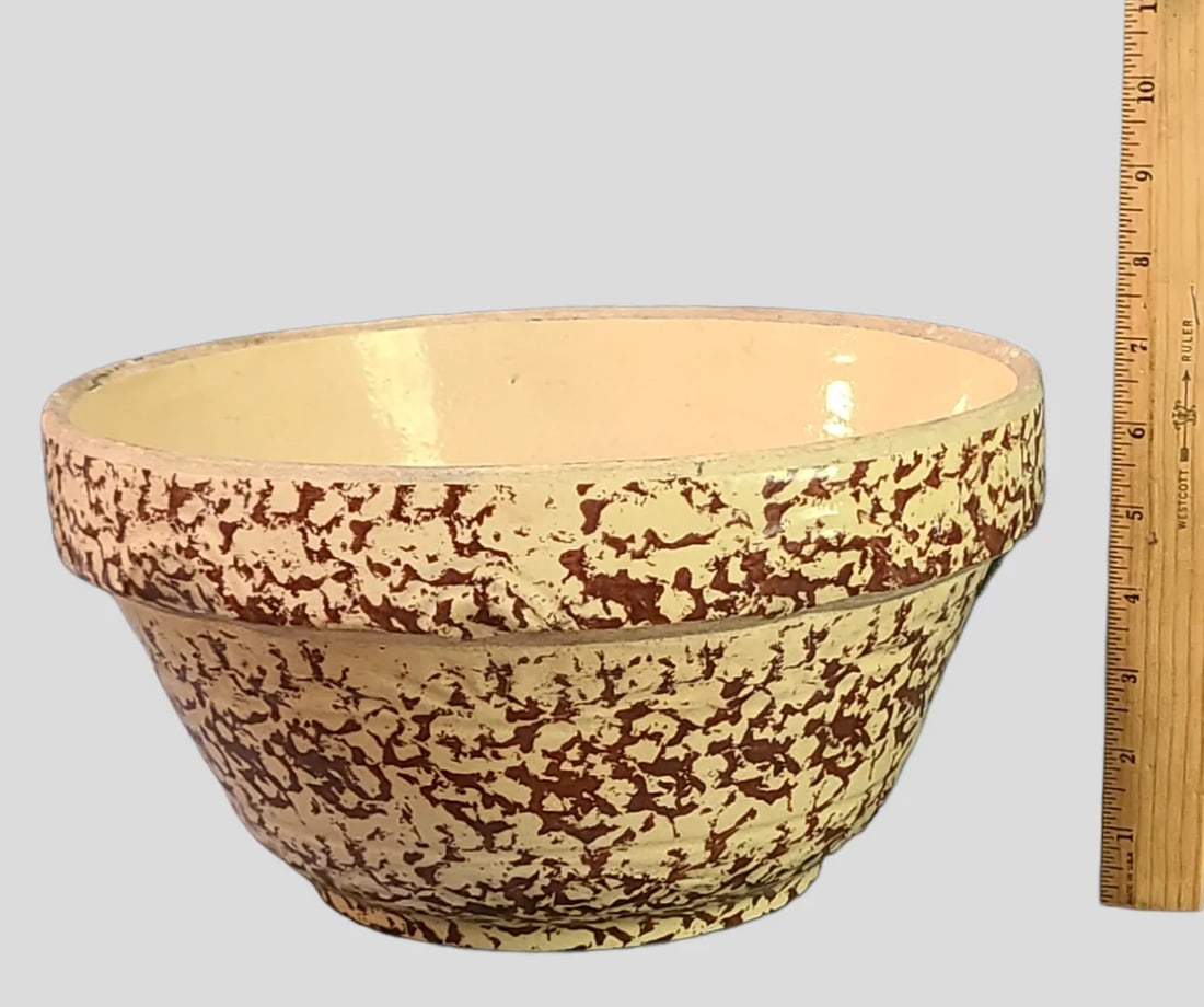 Early 20th Century Spongeware Yellow Stoneware Large Mixing Bowl, Marked U.S.A. - 2