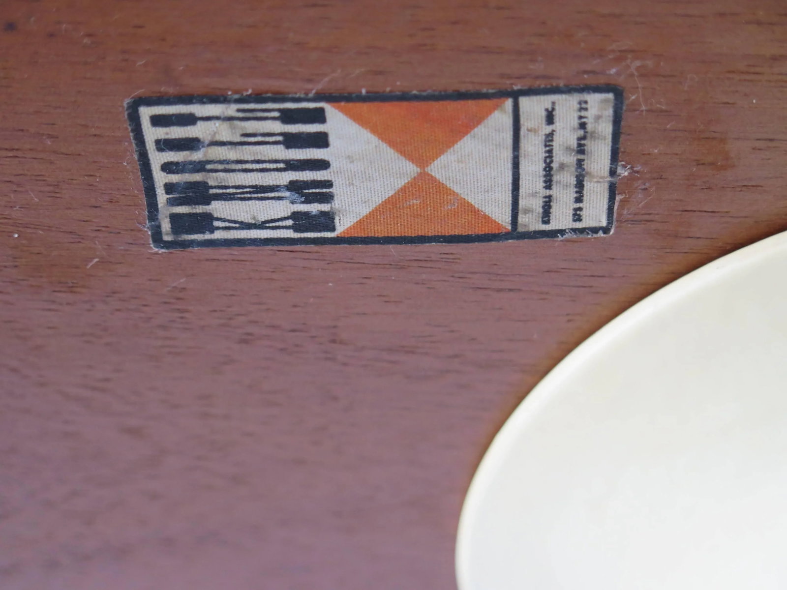 1960s Mid-Century Modern Eero Saarinen for Knoll Walnut Elliptical Table - 6