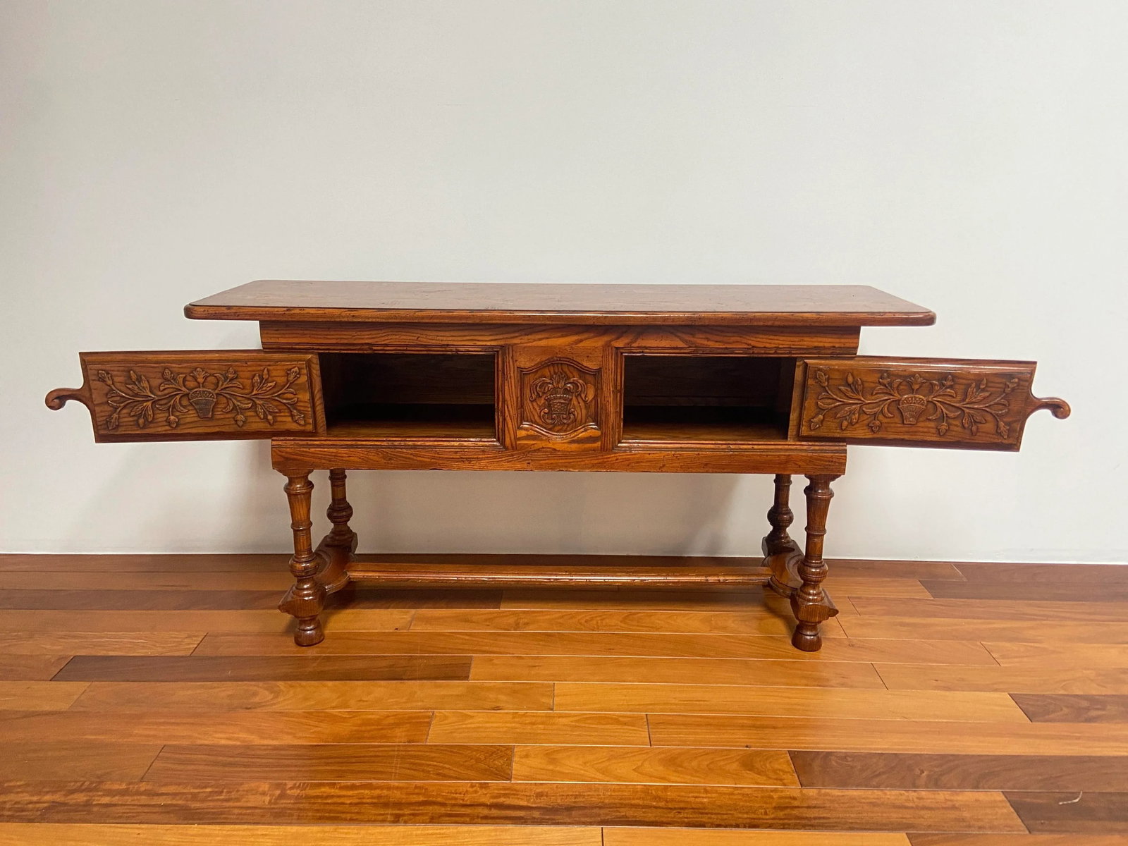 1970s Vintage John Widdicomb Jacobean Carved Sideboard Cabinet Console Table 2 Sliding Doors - 2