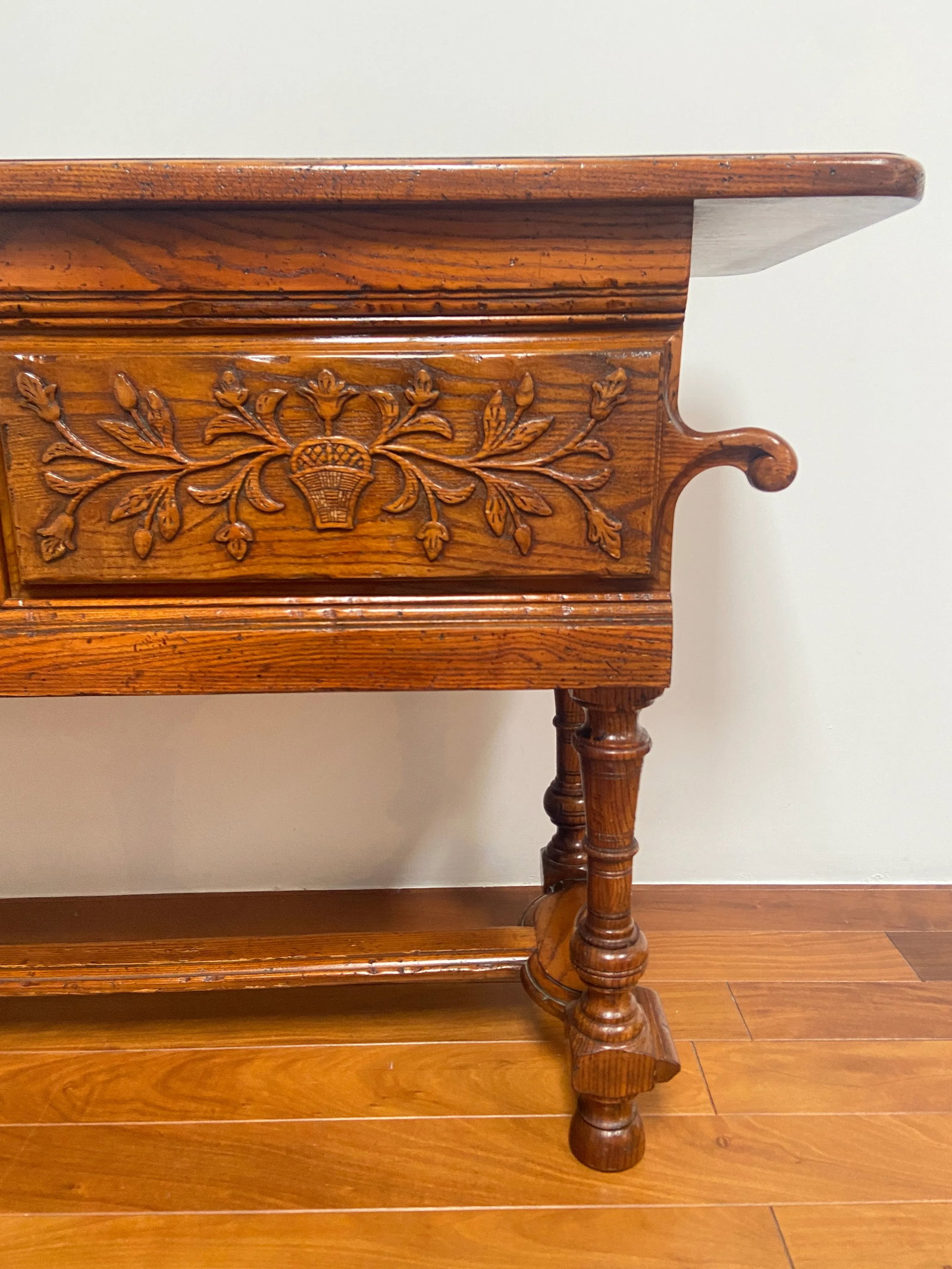 1970s Vintage John Widdicomb Jacobean Carved Sideboard Cabinet Console Table 2 Sliding Doors - 5