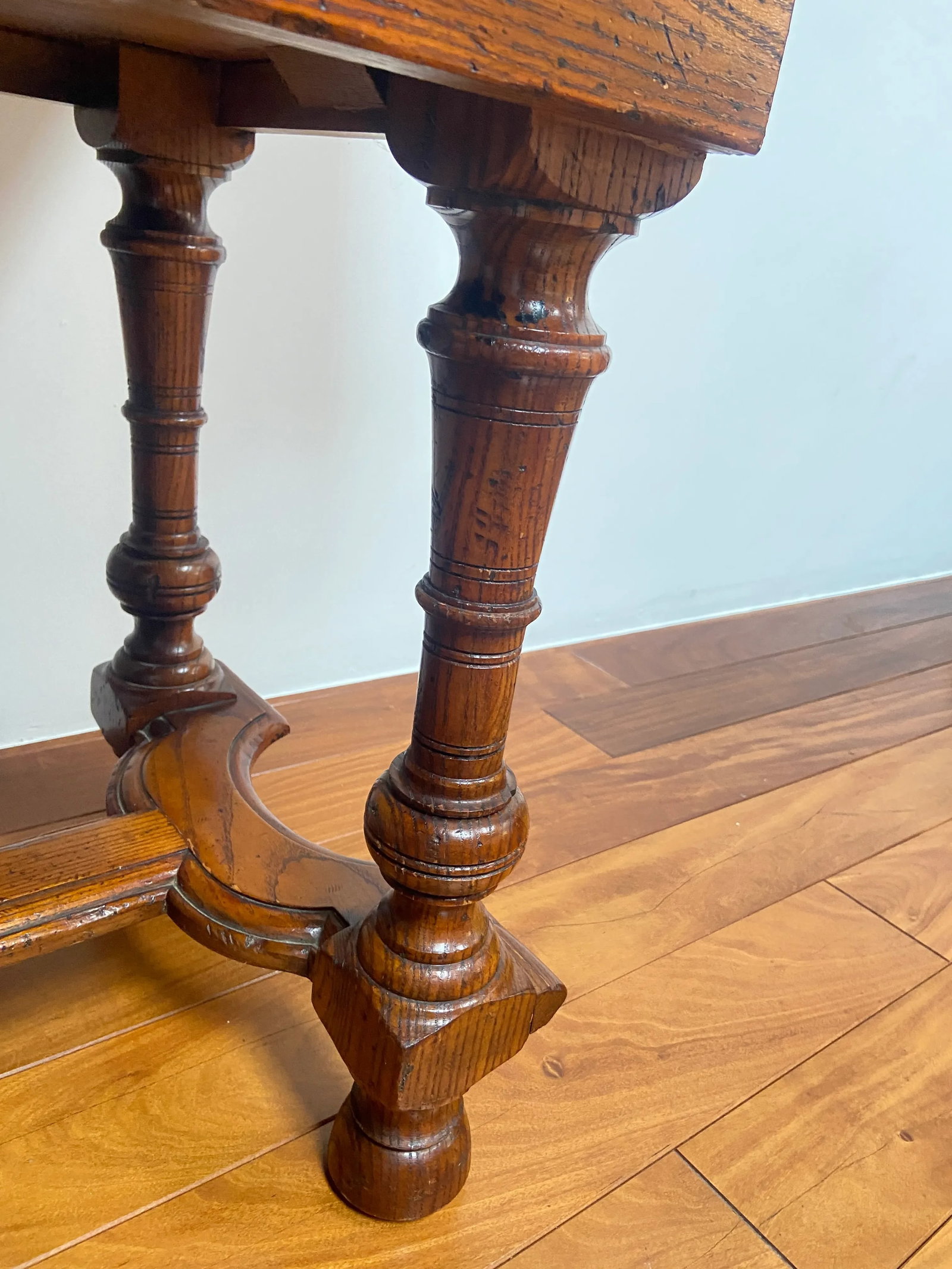 1970s Vintage John Widdicomb Jacobean Carved Sideboard Cabinet Console Table 2 Sliding Doors - 8