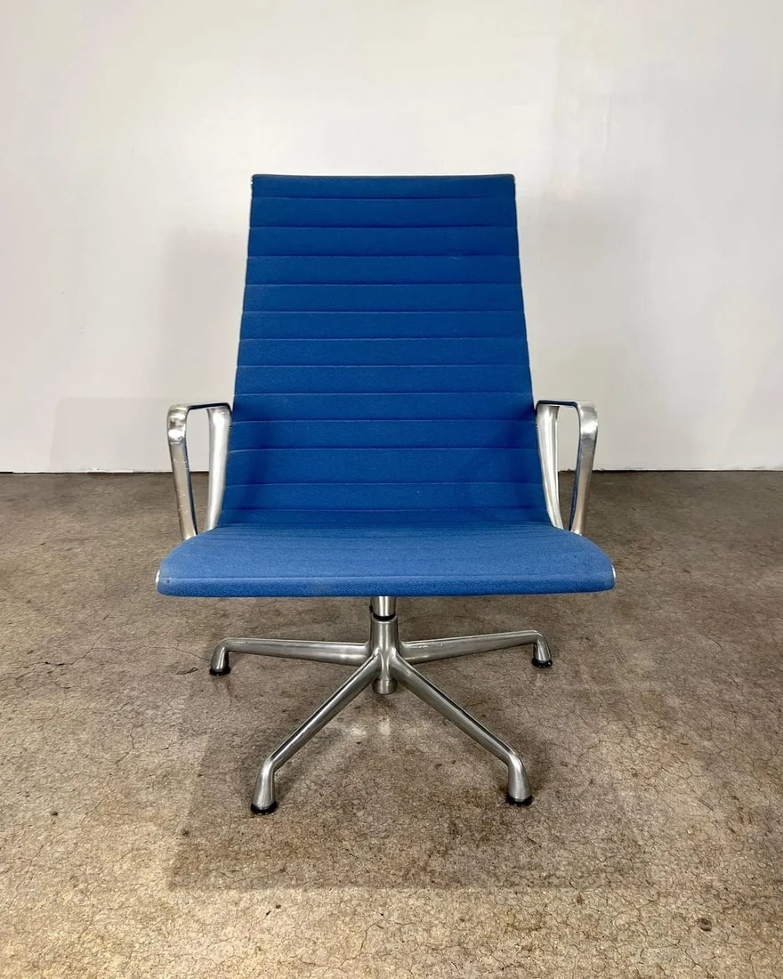 Authentic 5-Star Base Herman Miller Charles Eames Aluminum Group Bright Blue Lounge Chair - 10