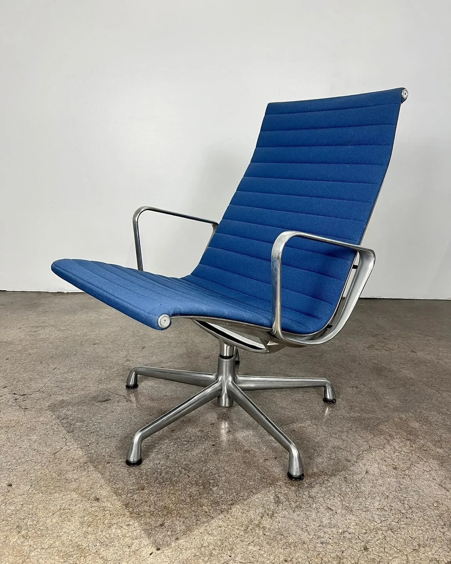 Authentic 5-Star Base Herman Miller Charles Eames Aluminum Group Bright Blue Lounge Chair - 3