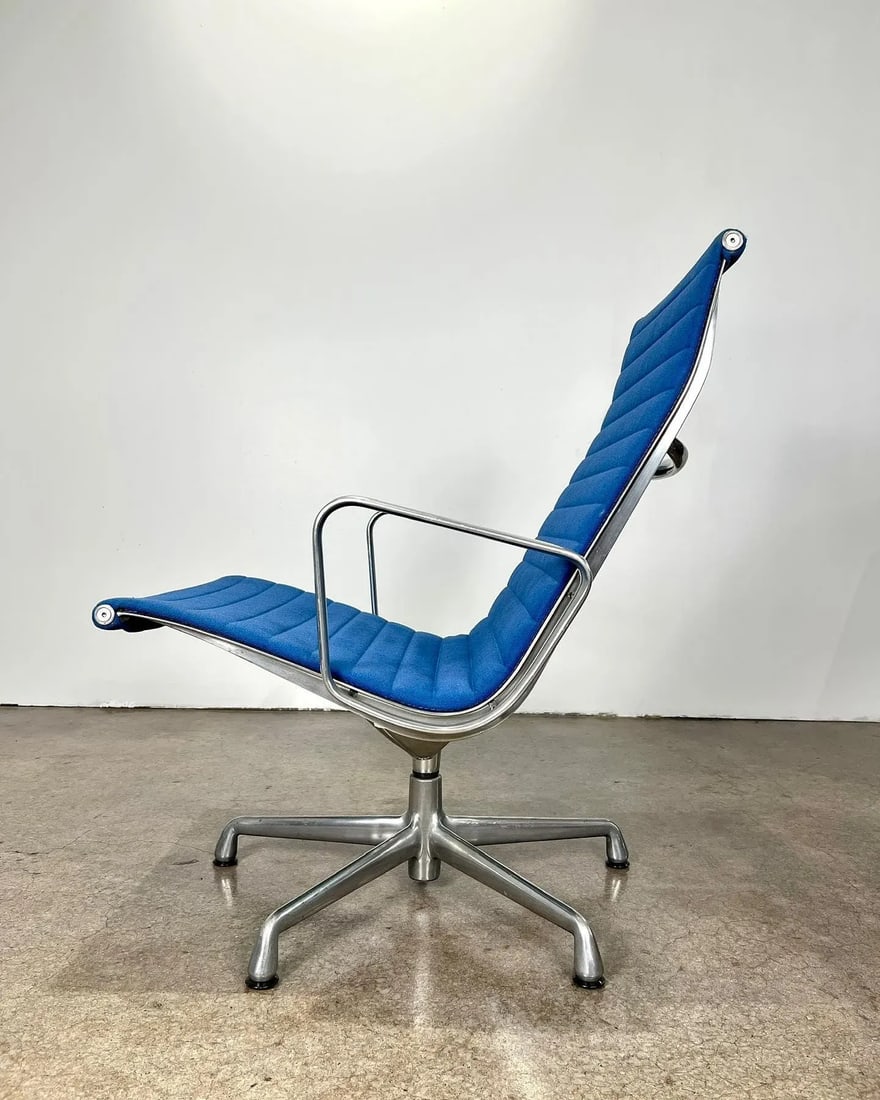 Authentic 5-Star Base Herman Miller Charles Eames Aluminum Group Bright Blue Lounge Chair - 4