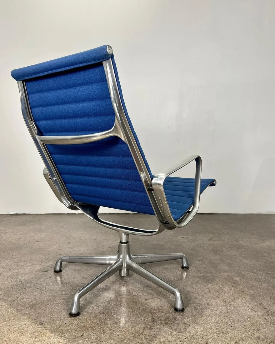 Authentic 5-Star Base Herman Miller Charles Eames Aluminum Group Bright Blue Lounge Chair - 5