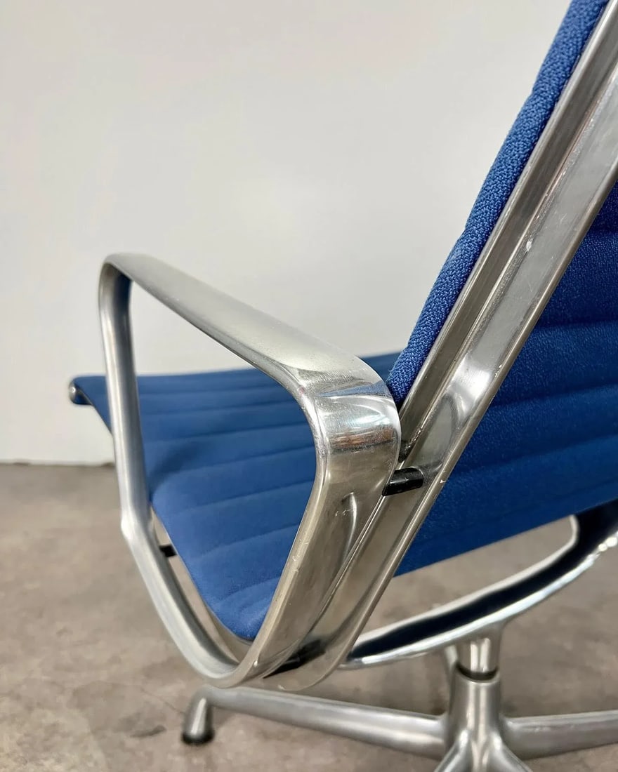 Authentic 5-Star Base Herman Miller Charles Eames Aluminum Group Bright Blue Lounge Chair - 7