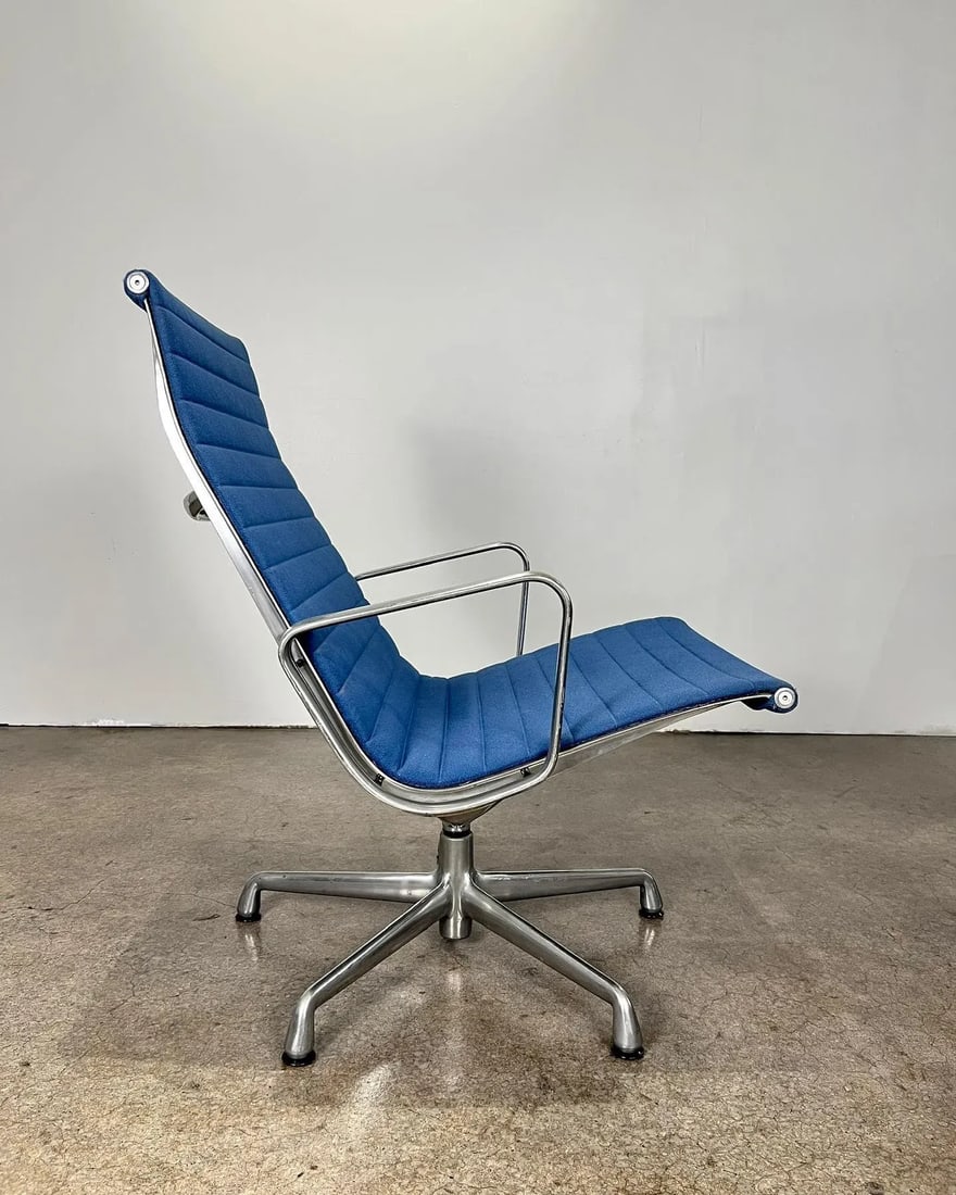 Authentic 5-Star Base Herman Miller Charles Eames Aluminum Group Bright Blue Lounge Chair - 8