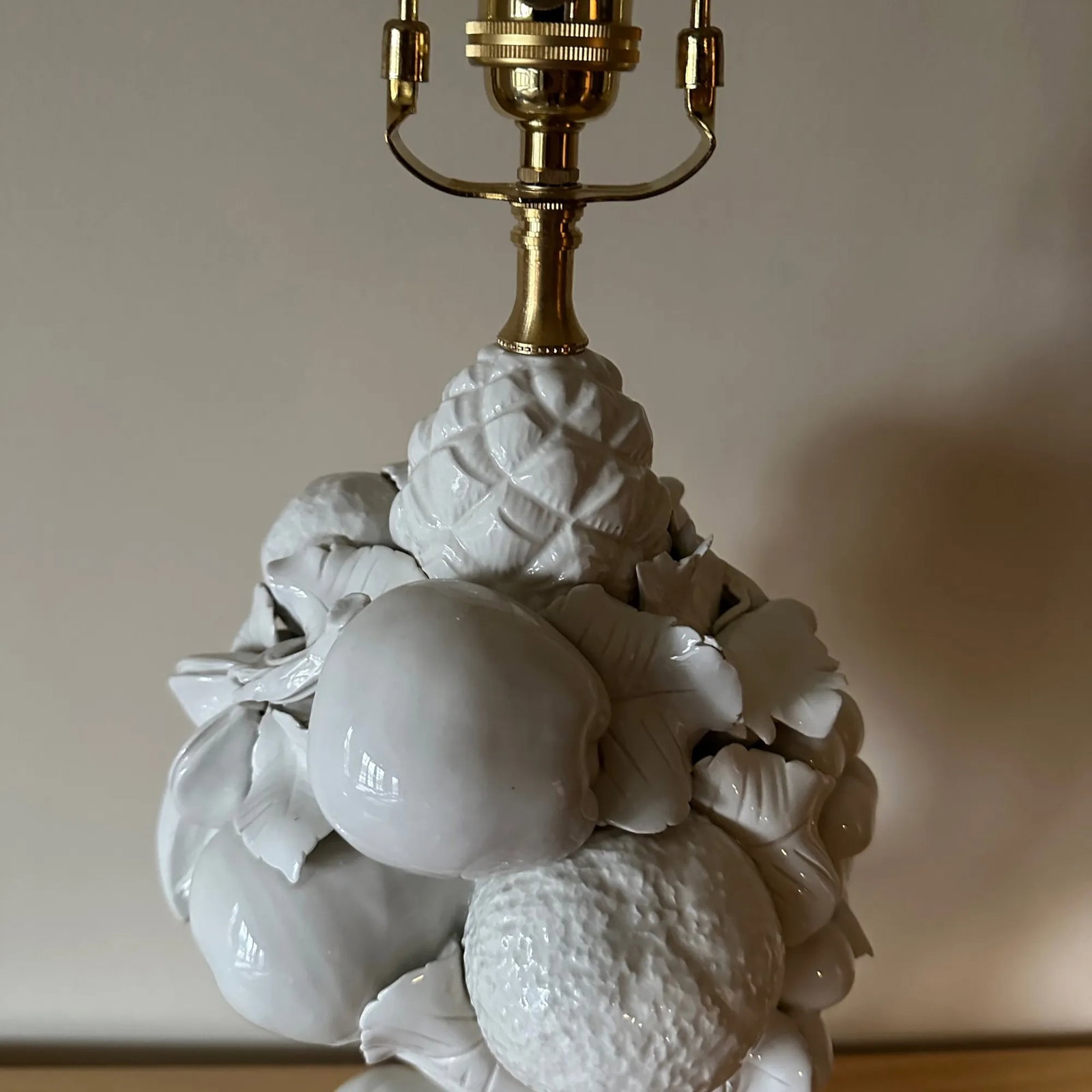 Vintage Mid-Century Italian Cornucopia Topiary Fruit Blanc De Chine White Ceramic Lamp - 4