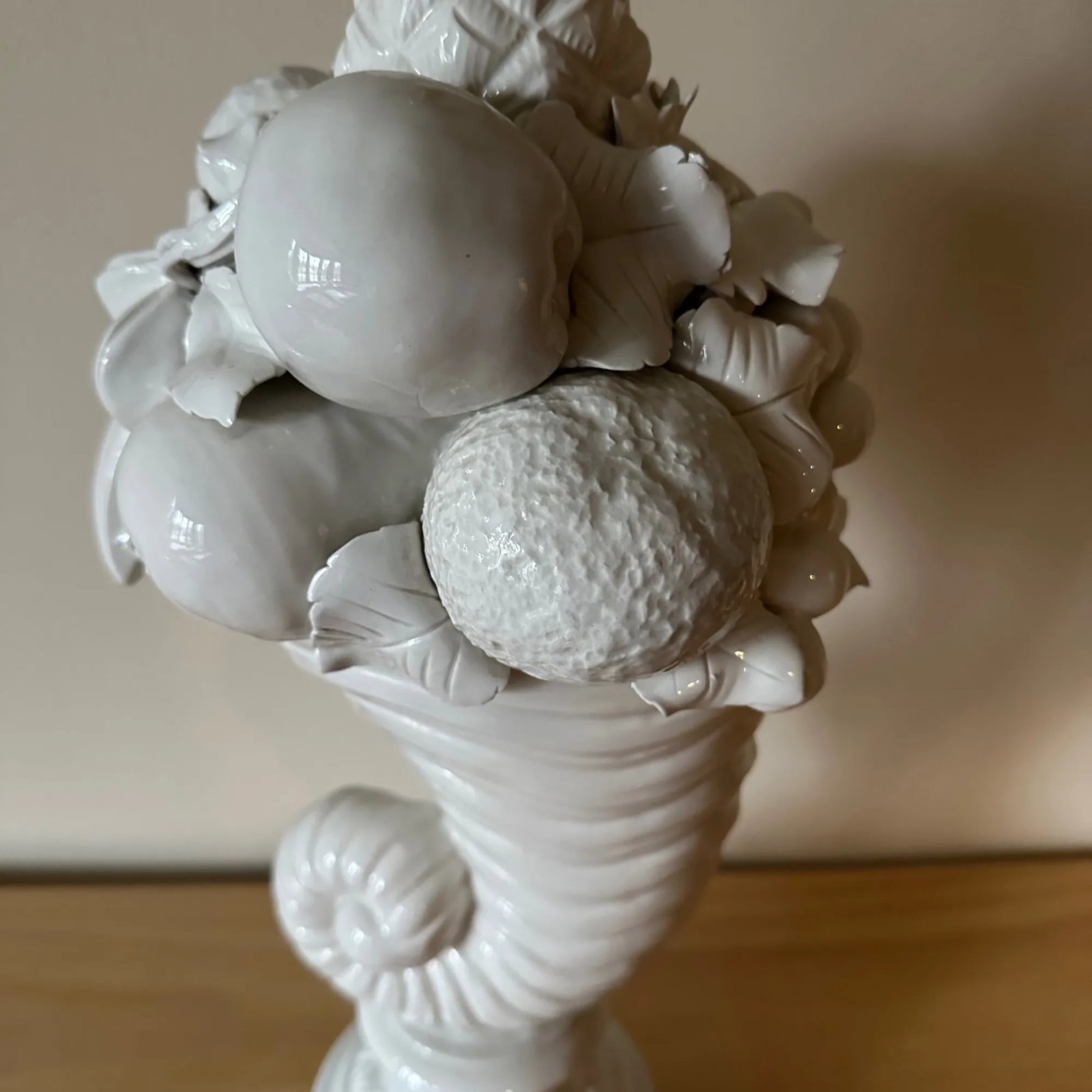 Vintage Mid-Century Italian Cornucopia Topiary Fruit Blanc De Chine White Ceramic Lamp - 5
