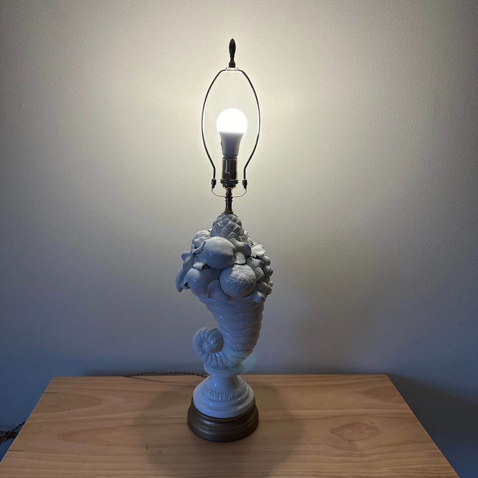 Vintage Mid-Century Italian Cornucopia Topiary Fruit Blanc De Chine White Ceramic Lamp - 9