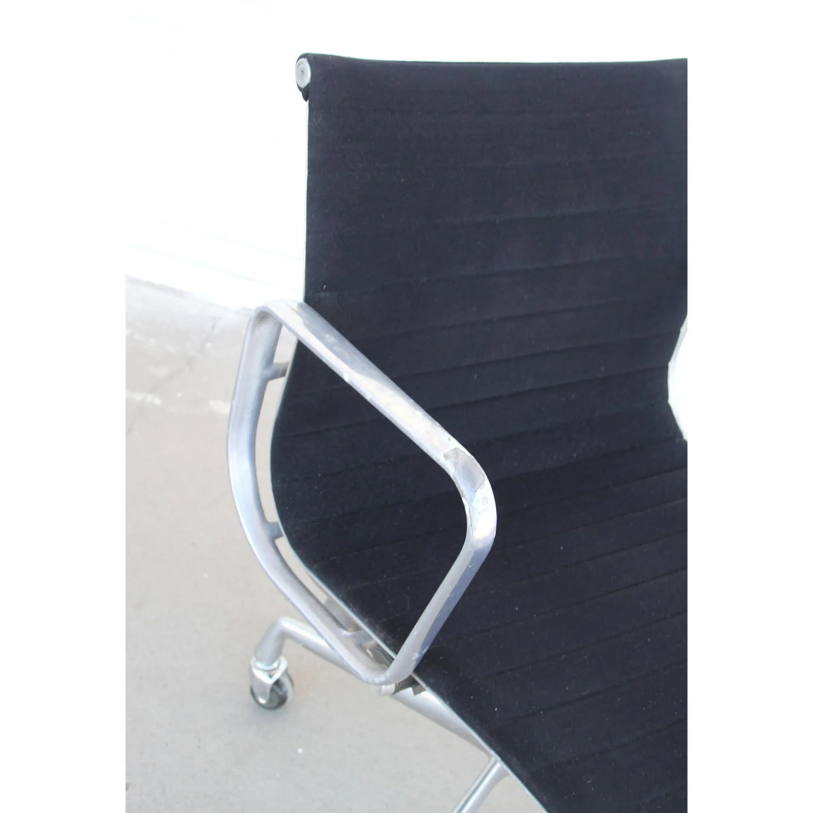 1950s Herman Miller Eames Aluminium Chair with Black Fabric - 4