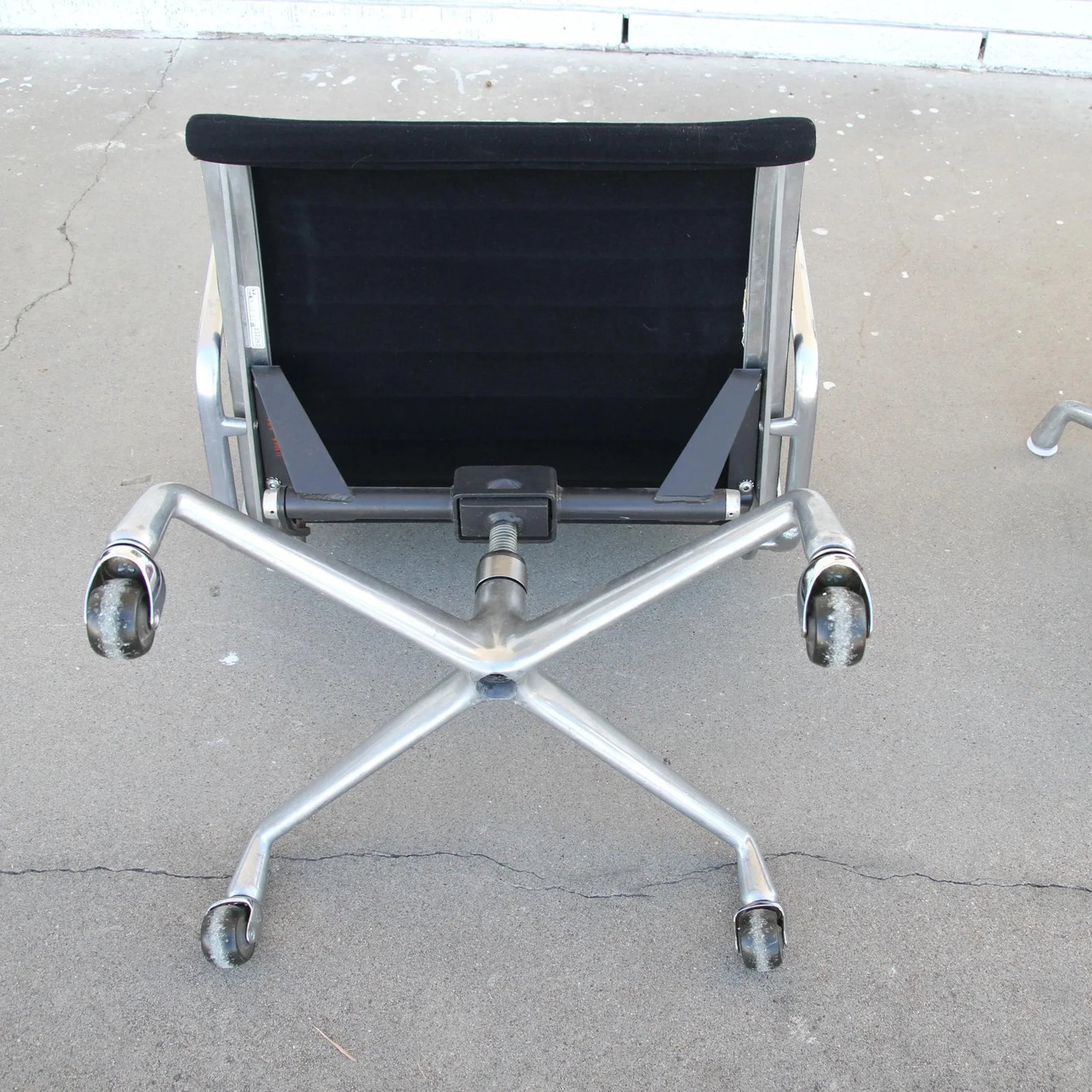 1950s Herman Miller Eames Aluminium Chair with Black Fabric - 5