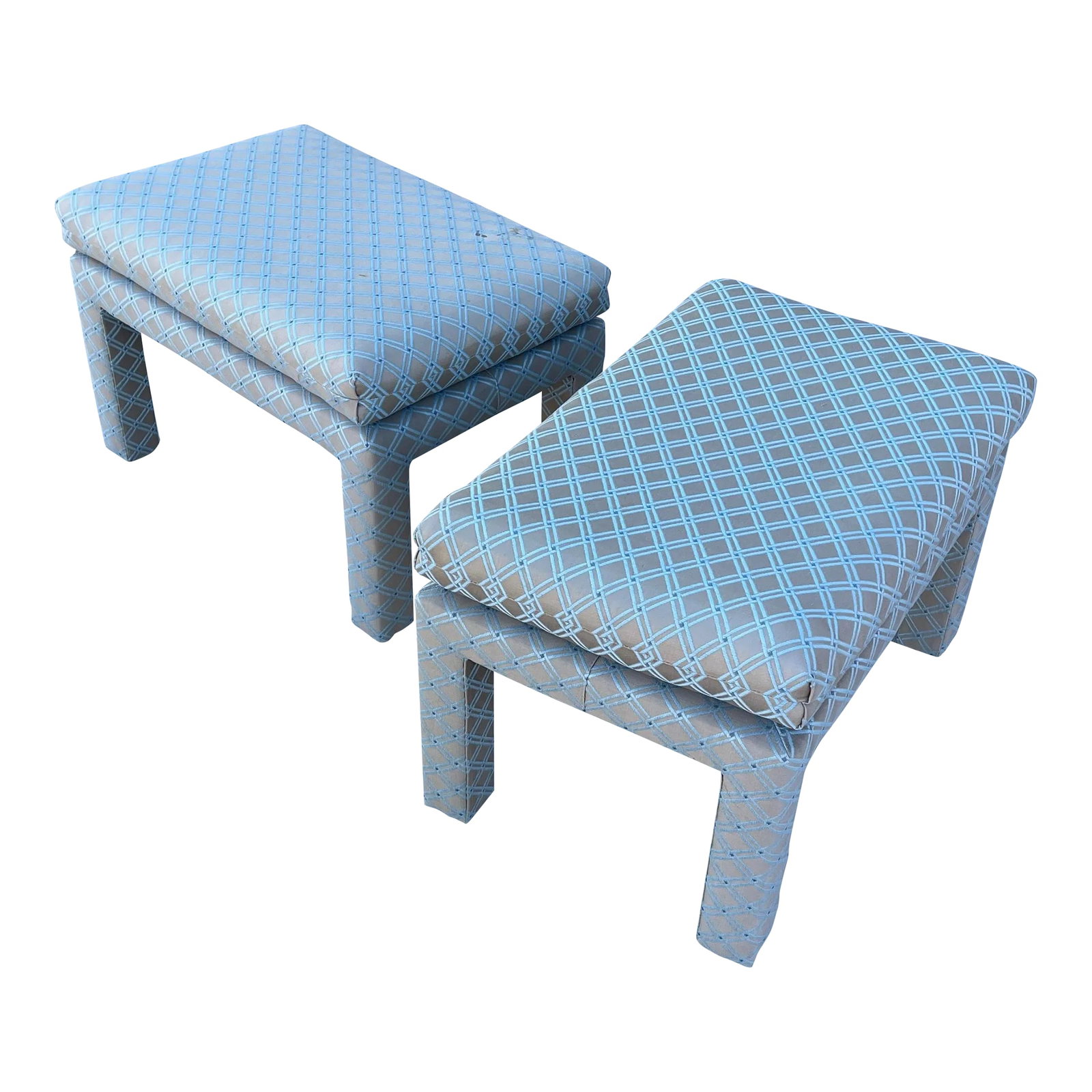 1970s Pair of Drexel Heritage Furniture Stools/Benches: A pair of beautiful Vintage 1970s mid century Parsons style Stools/ottomans by Drexel Heritage Furniture. Can Condition: Alterations: Original Condition Unaltered Imperfections: Some Imperfections