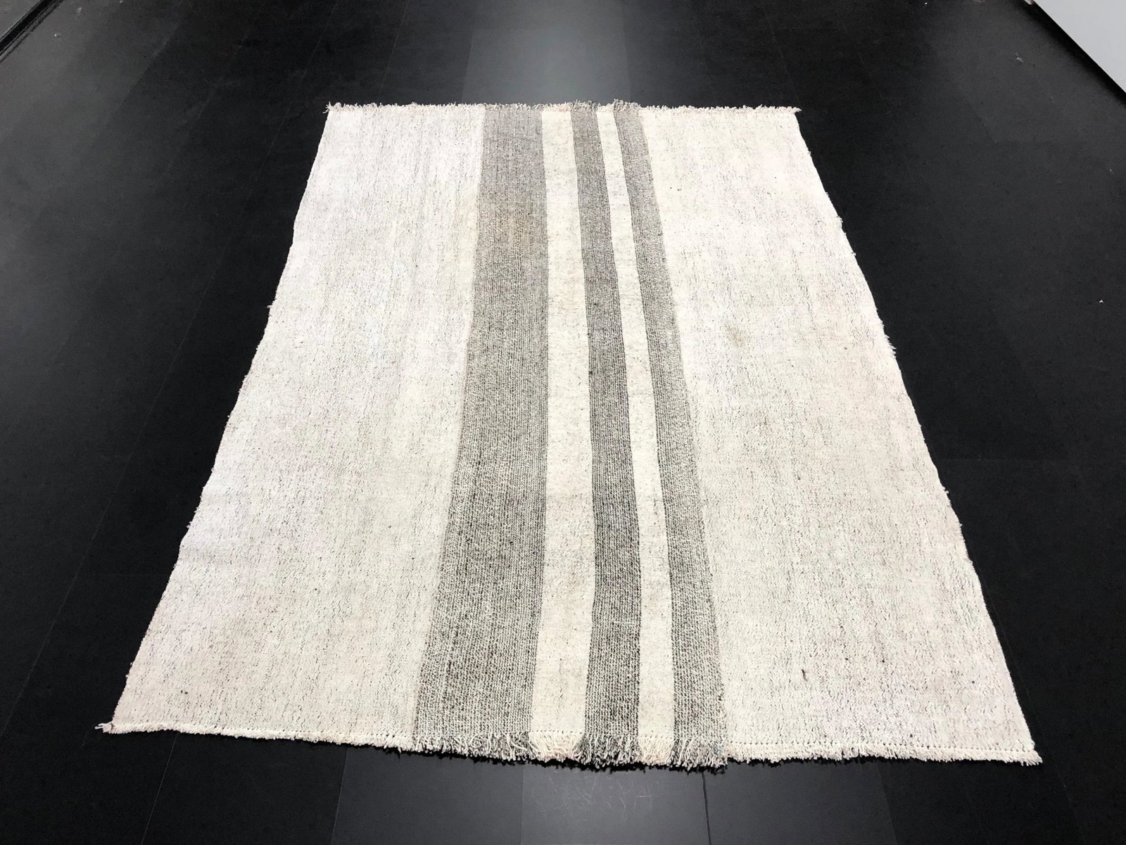 1960s Vintage Stripe Design Turkish Anatolian Primitive Area Kilim Rug- 5'4'' * 8'2'' - 2