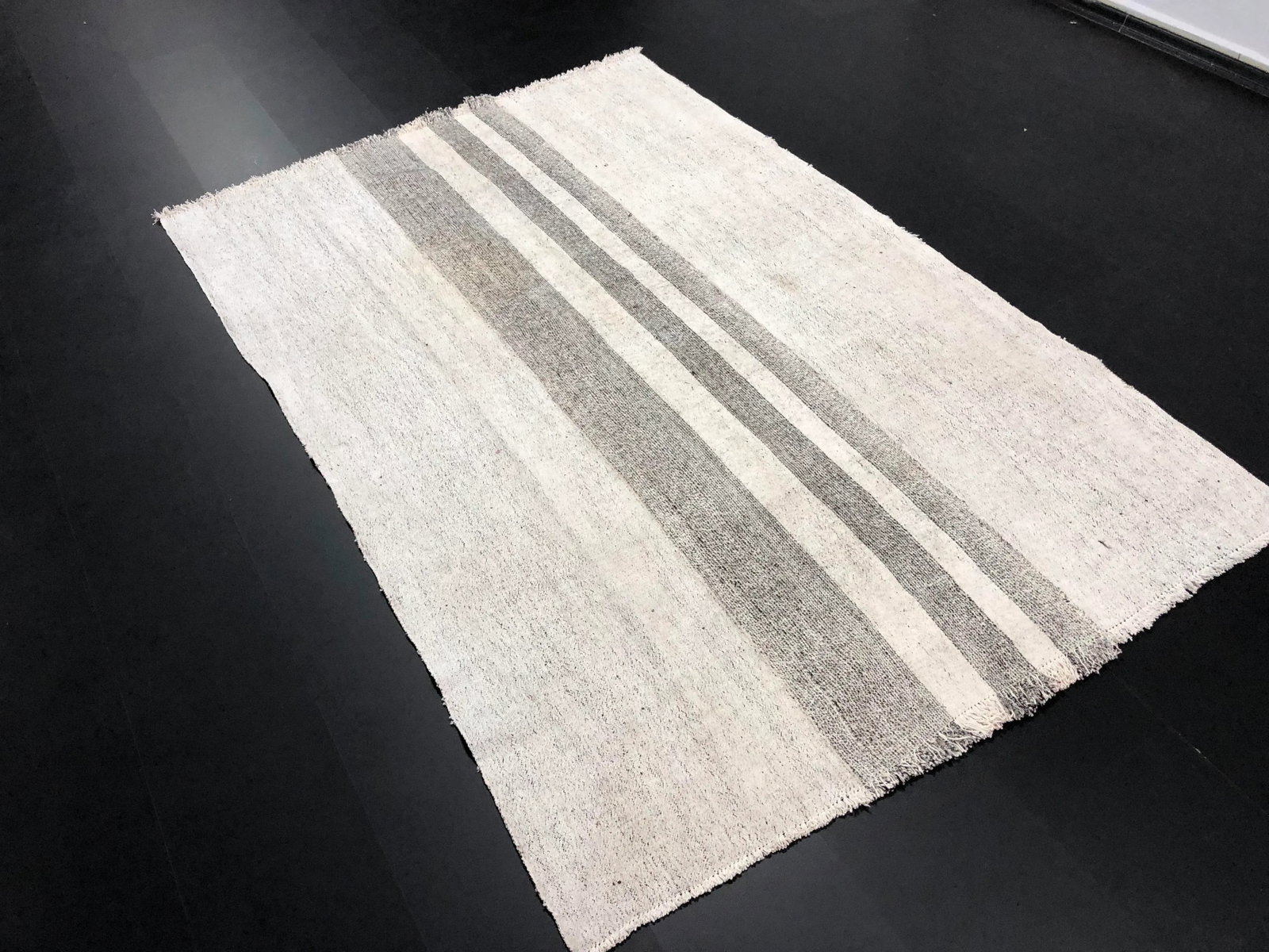 1960s Vintage Stripe Design Turkish Anatolian Primitive Area Kilim Rug- 5'4'' * 8'2'' - 3