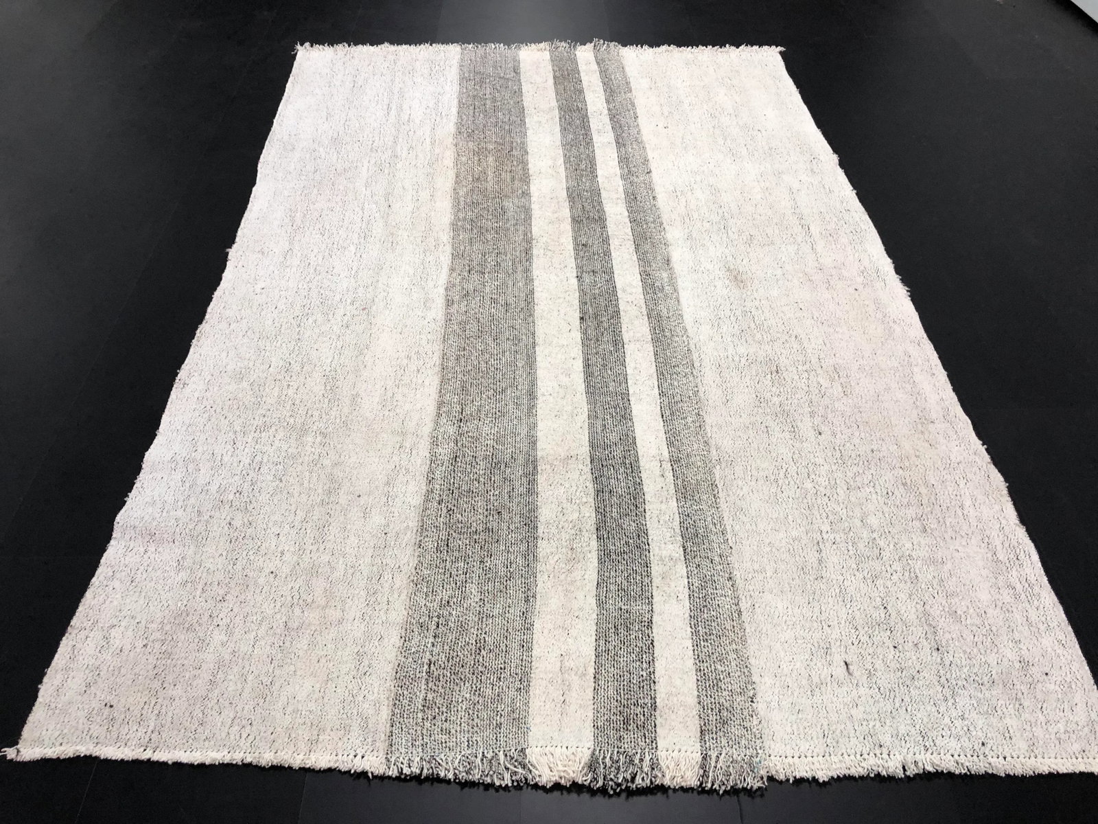 1960s Vintage Stripe Design Turkish Anatolian Primitive Area Kilim Rug- 5'4'' * 8'2'' - 5