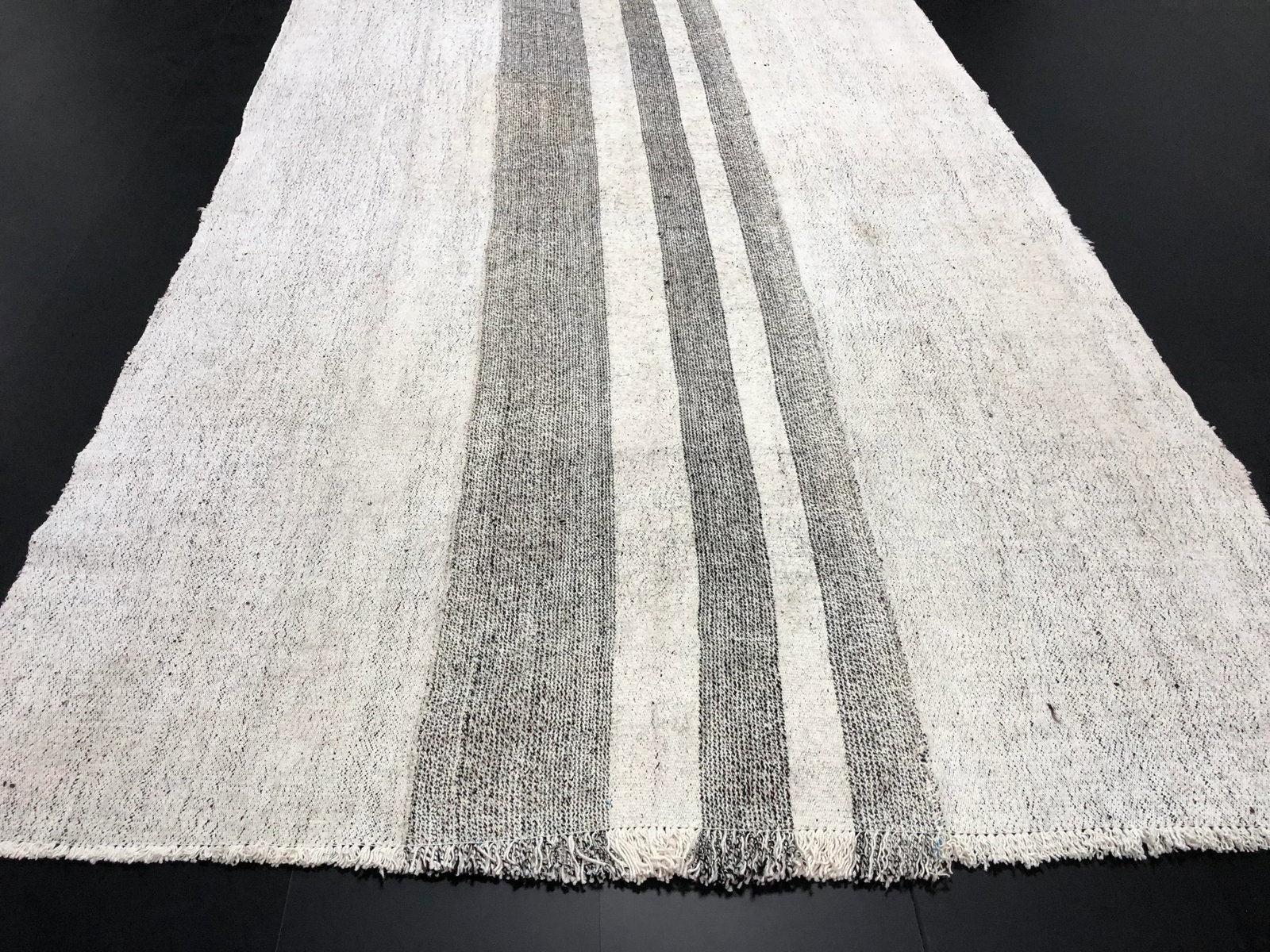 1960s Vintage Stripe Design Turkish Anatolian Primitive Area Kilim Rug- 5'4'' * 8'2'' - 8