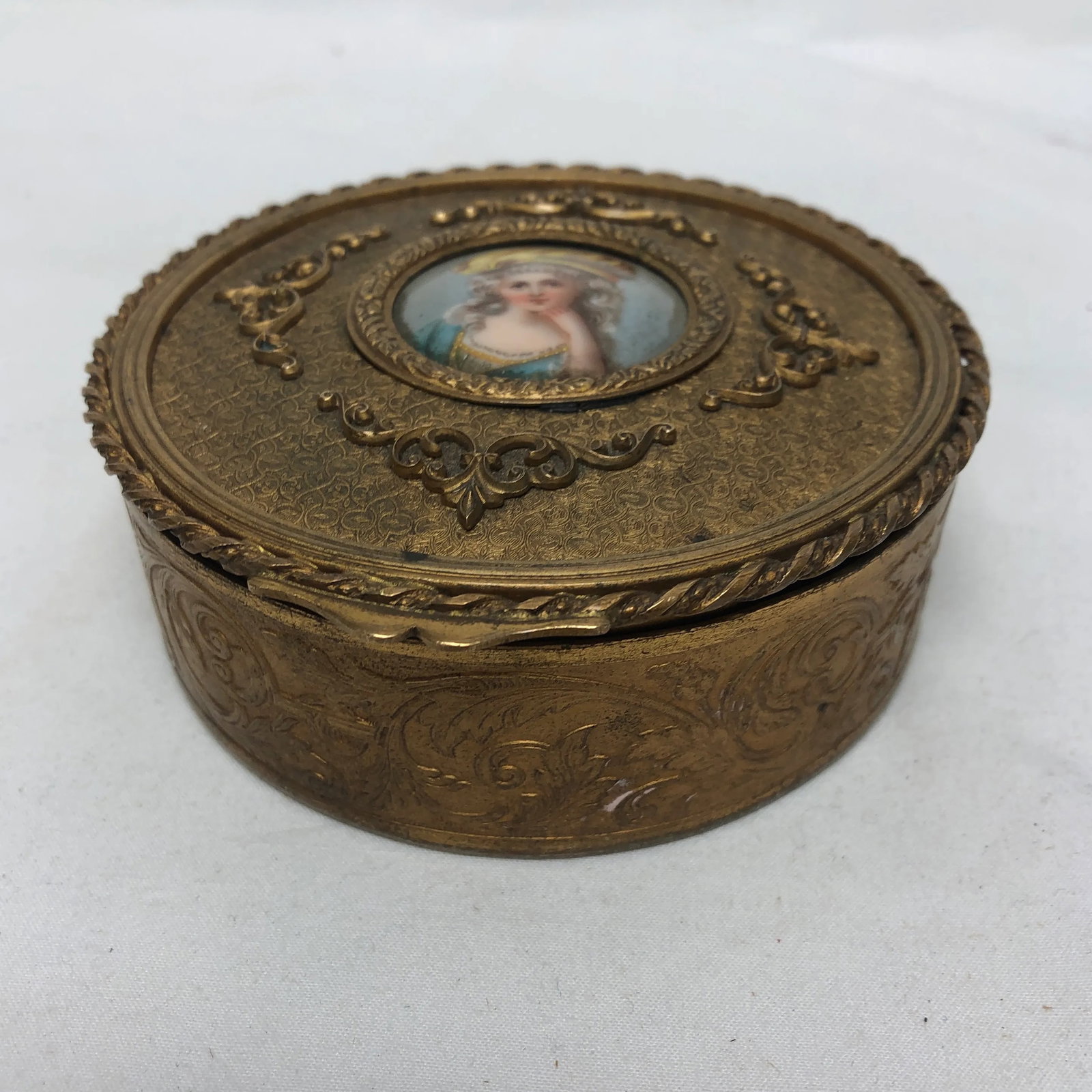 Early 20th Century Antique French Painted Porcelain Jewelry Box - 3