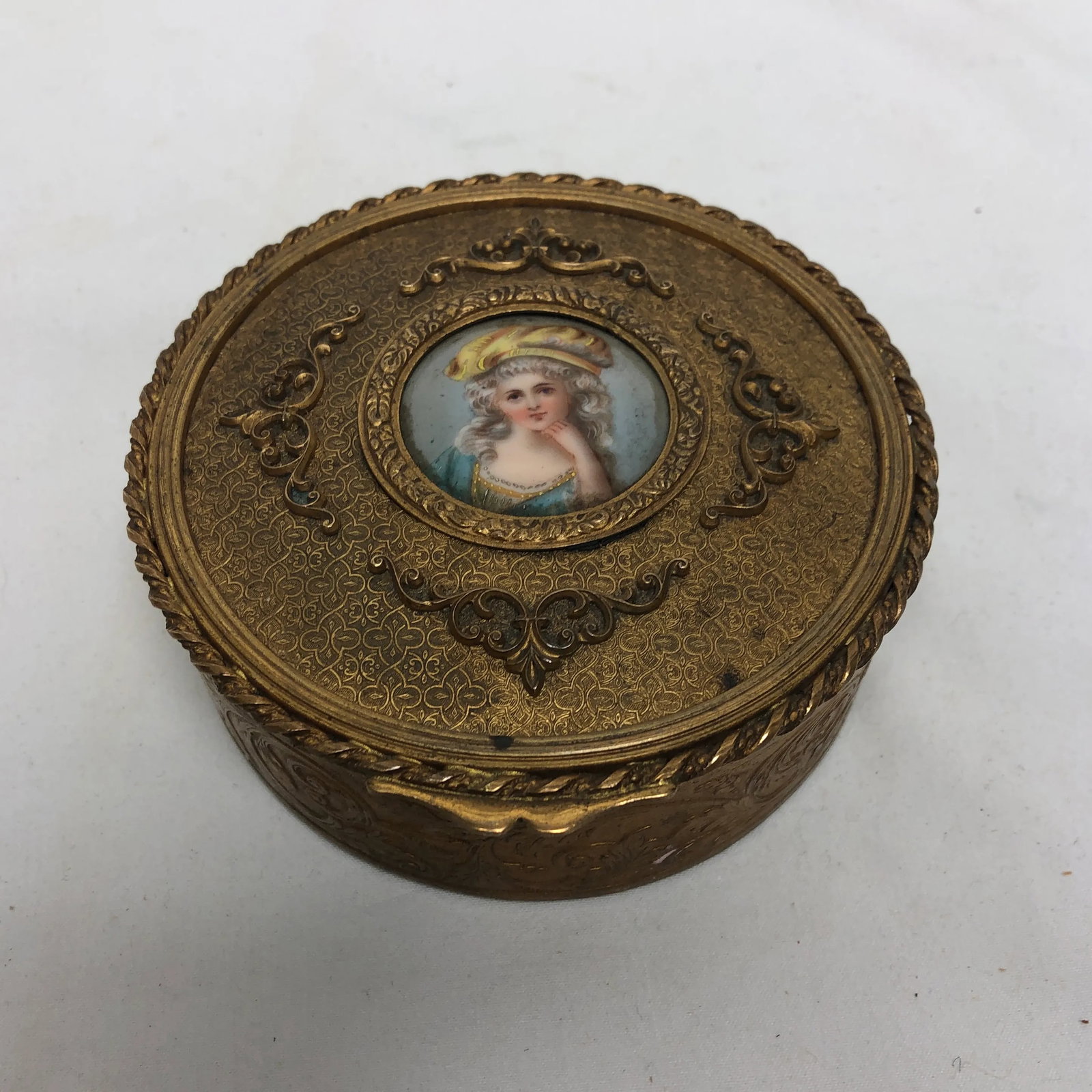 Early 20th Century Antique French Painted Porcelain Jewelry Box - 6