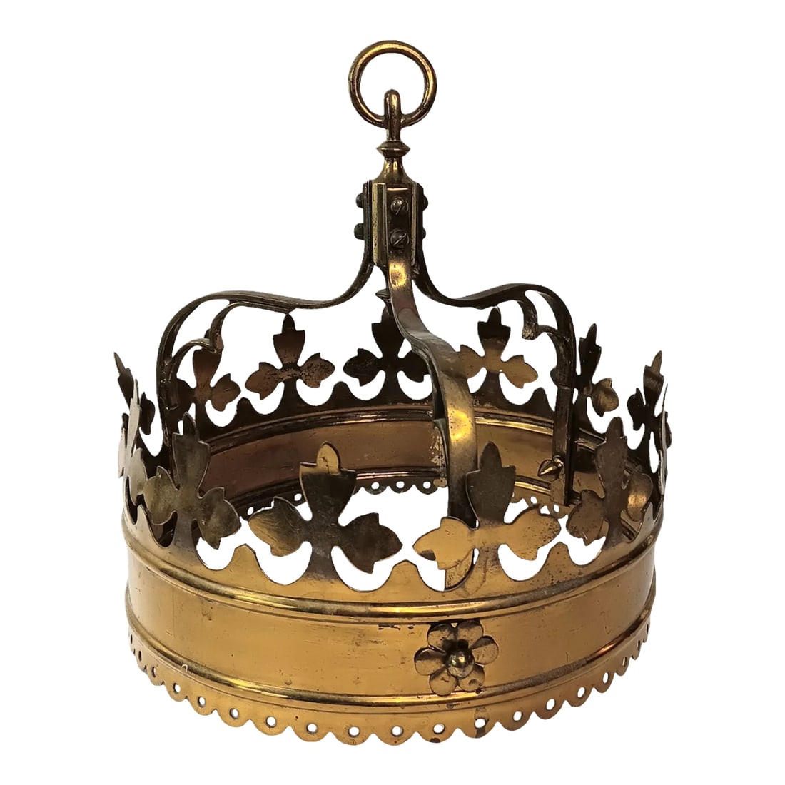 1950s Vintage Gothic Brass Canopy Bed Crown Fleur De Lis: Vintage Gothic Brass Canopy Bed Crown Fleur De Lis Brass or brass plated Has wear, scratches, patina, and areas that are very oxidized and dull. See photos. Hangs from a hook on the ceiling above the