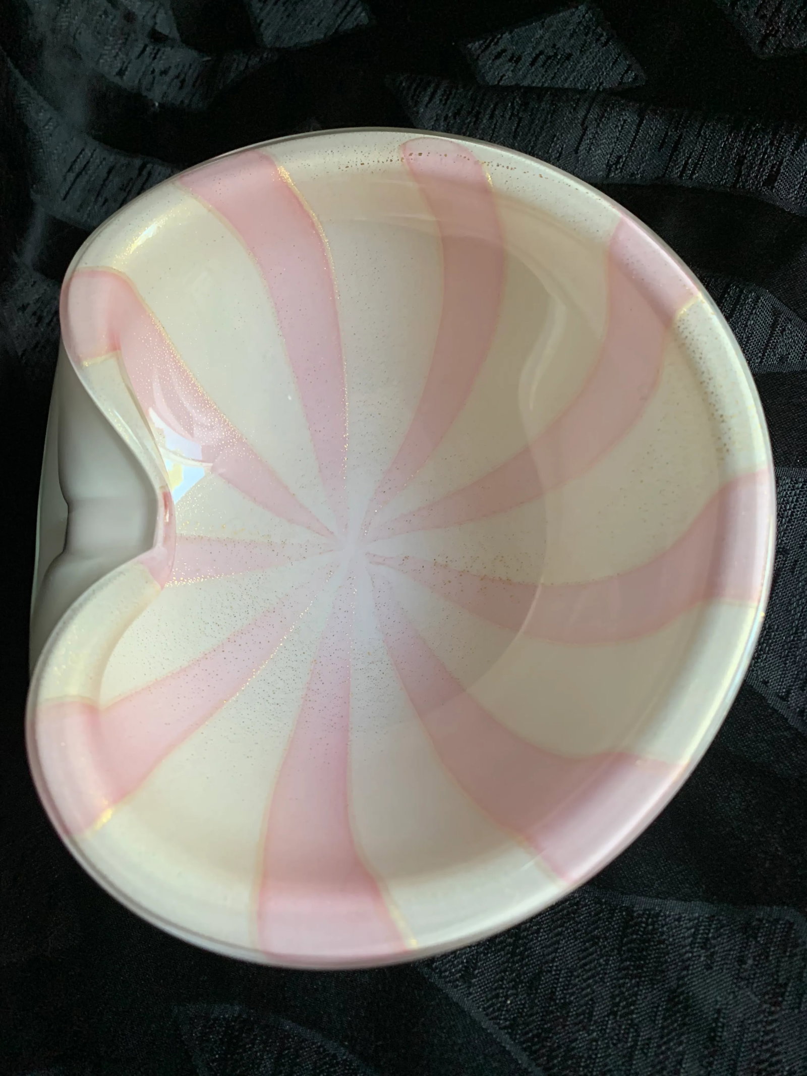 1950s Alfredo Barbini Pink and White Stripe Murano Cased Glass Bowl With Gold Flecks - 3
