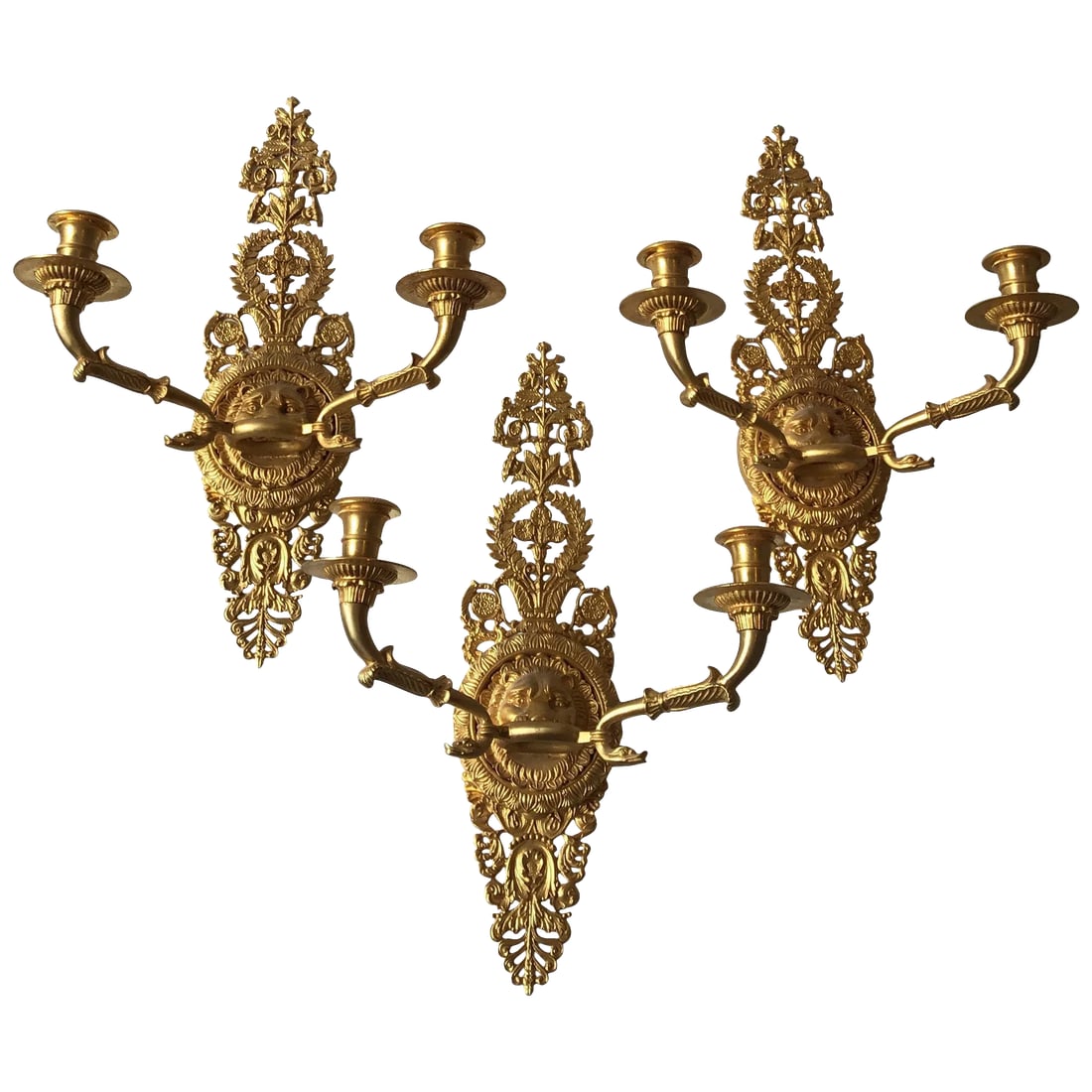 3 Versace Style Gold-Plated Lion Head Classical Sconces: 3 Versace style gold-plated lion head classical sconces. Great quality sconces from a Scarsdale, NY mansion. Needs wiring. Condition: Alterations: Original Condition Unaltered Imperfections: Some Impe