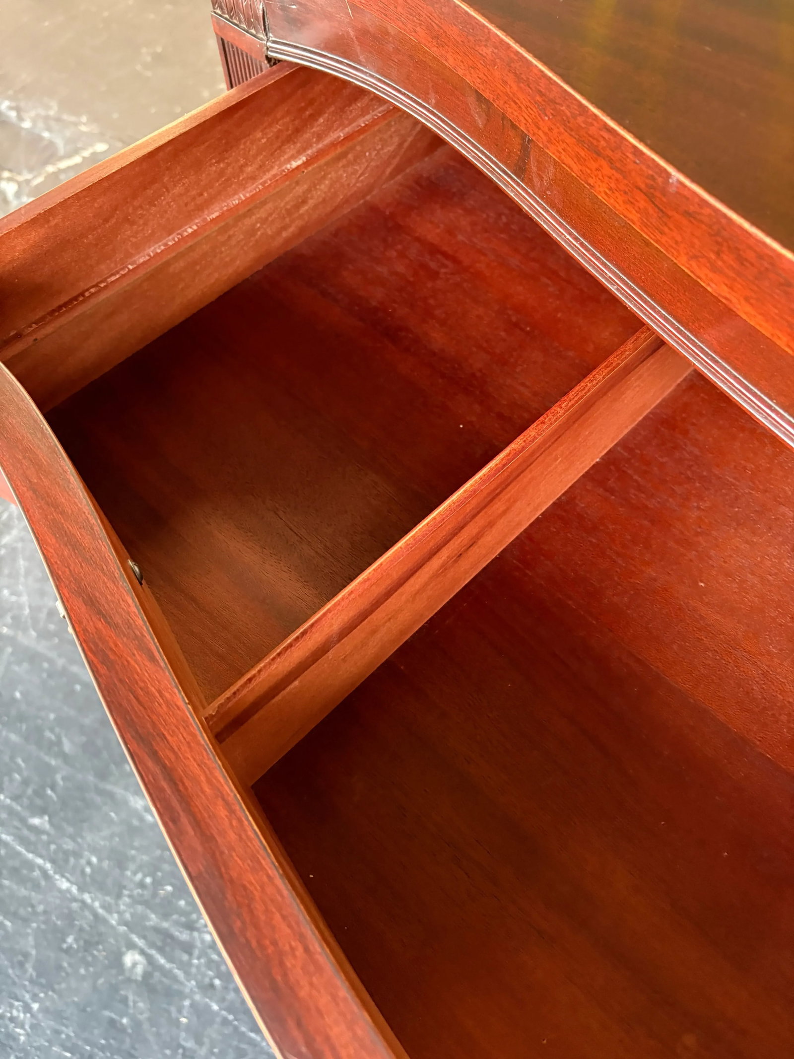 Traditional Drexel Bowfront Chest - 10