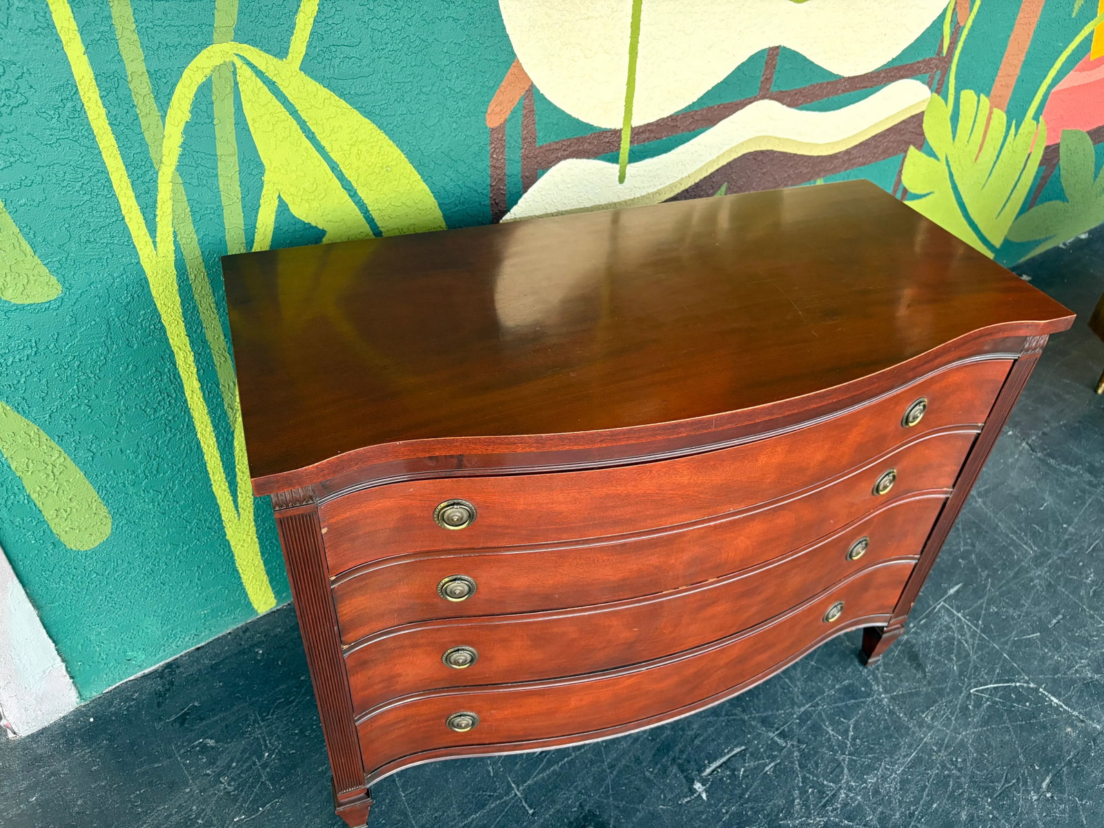 Traditional Drexel Bowfront Chest - 2