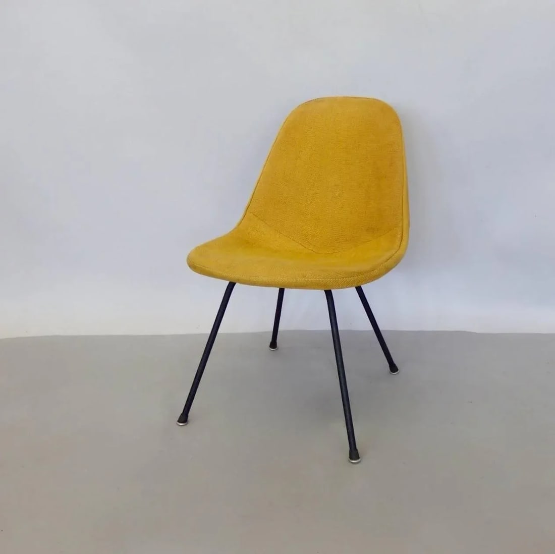 Eames Herman Miller Dkr Chair on Early Production Low X-Base - 2