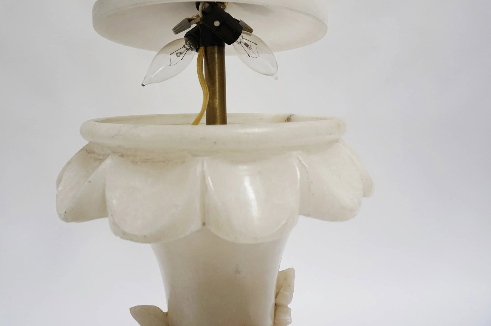 1950s Large Alabaster Leaf Urn Table Lamp, Lit From Within - 7