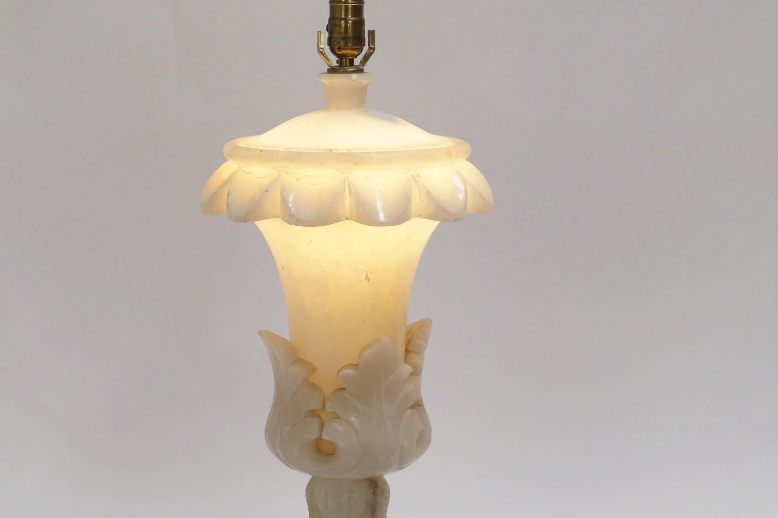 1950s Large Alabaster Leaf Urn Table Lamp, Lit From Within - 9