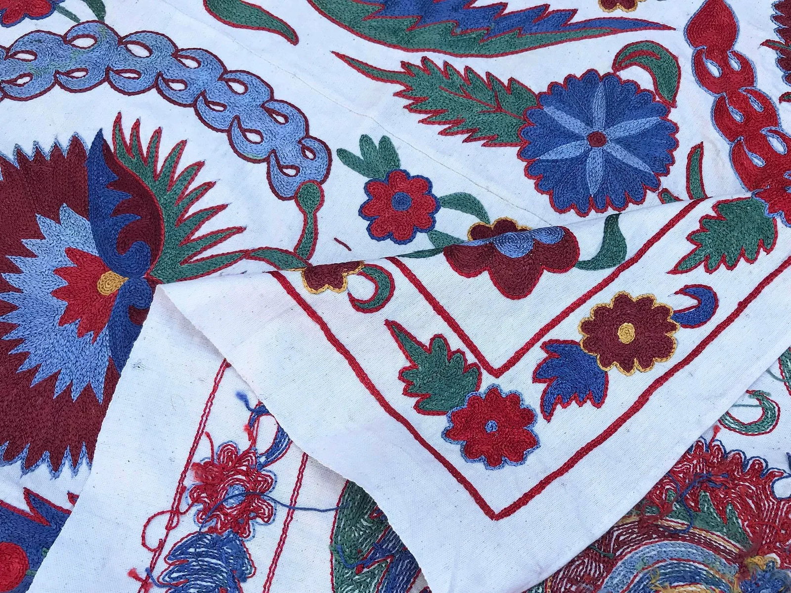 Boho Chic Clove Design Suzani Tapestry, Handmade Crochet Table Cover - 4