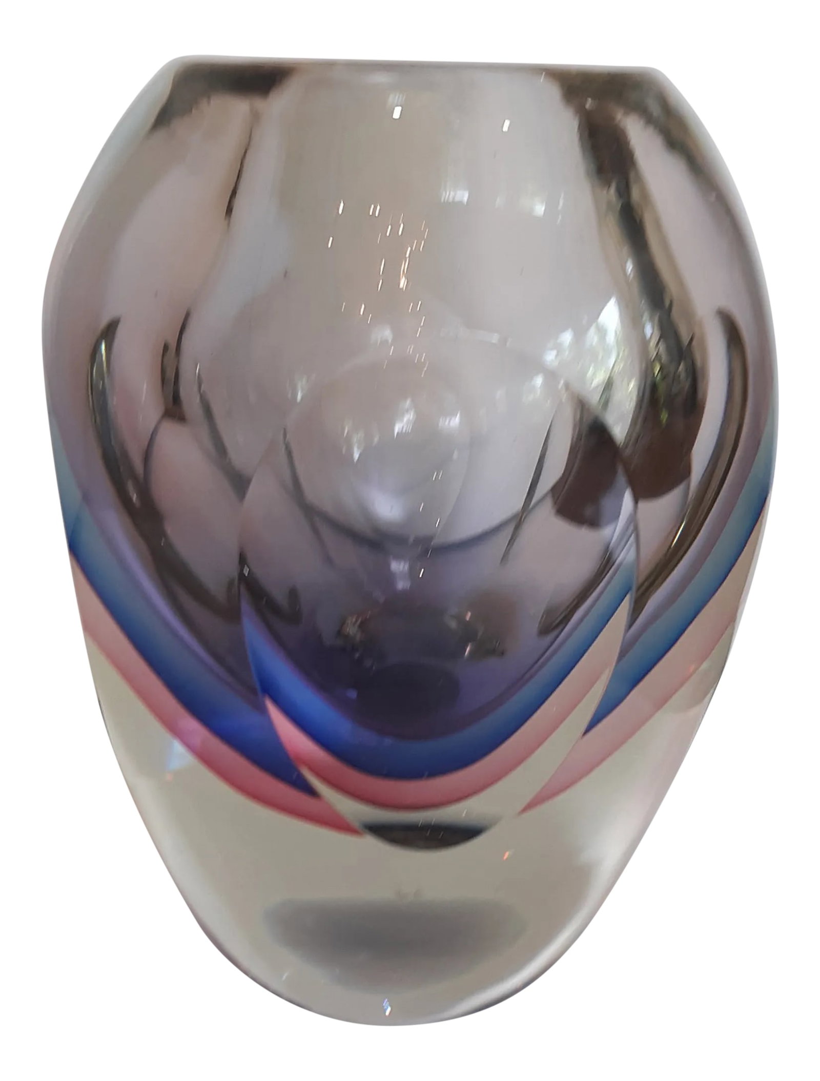 Flavio Poli Segusa Sommerso Murano Vase: Stunning Venetian glass Sommerso vase designed by Flavio Poli for (Italian, 1900-1984) for Seguso Vetri d'Arte, dating from the 1960s. This faceted vase displays vibrant colors ranging from cobalt blu