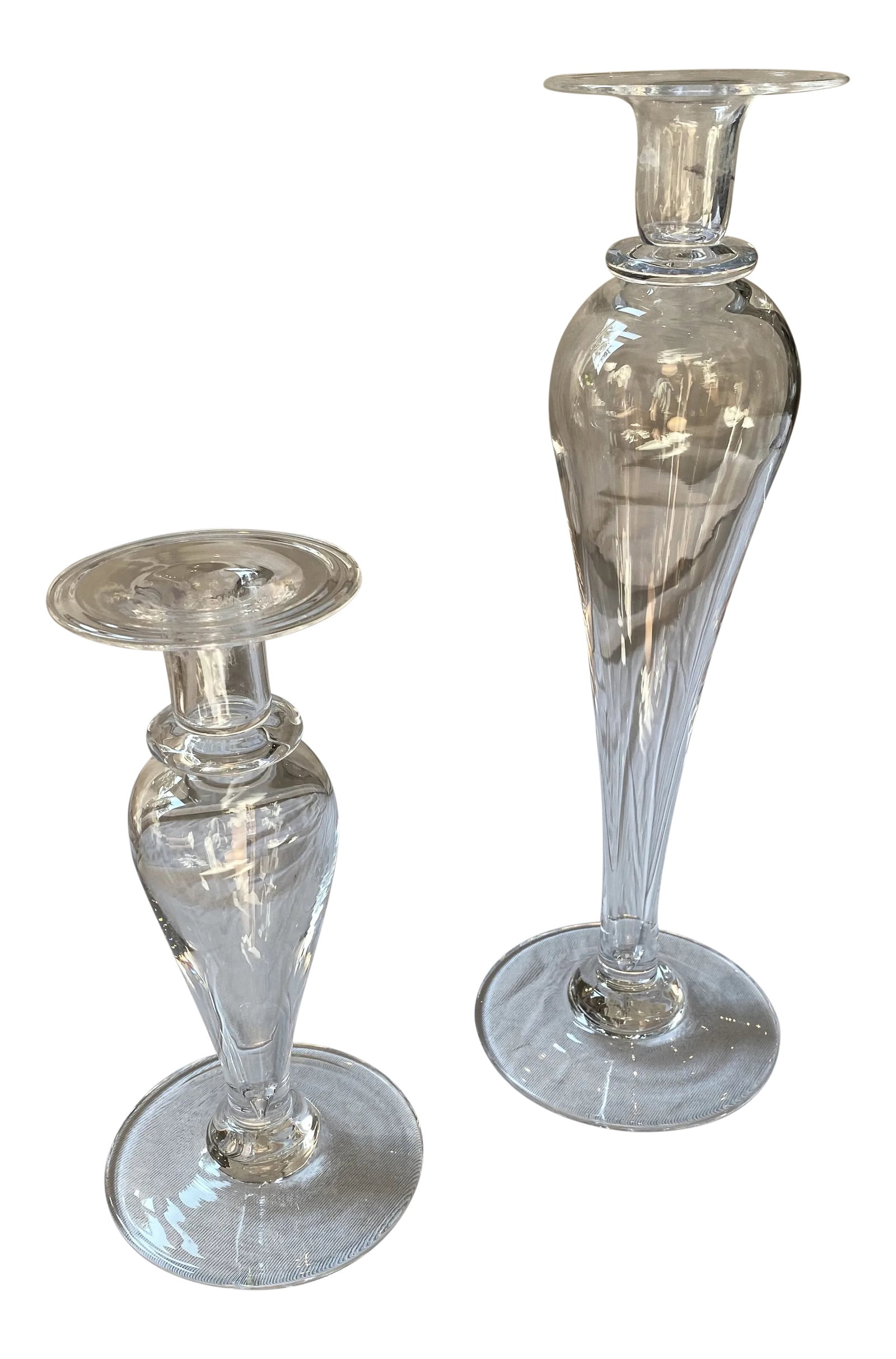 1990s Simon Pearce Crystal Set: 4x4x13 4x4x9 simon pearce lovely shape and elegant lines these delicate candleholders will look wonderful in a bathroom, table, gracing a mantle or add them to your collection as we did. Condition: Al