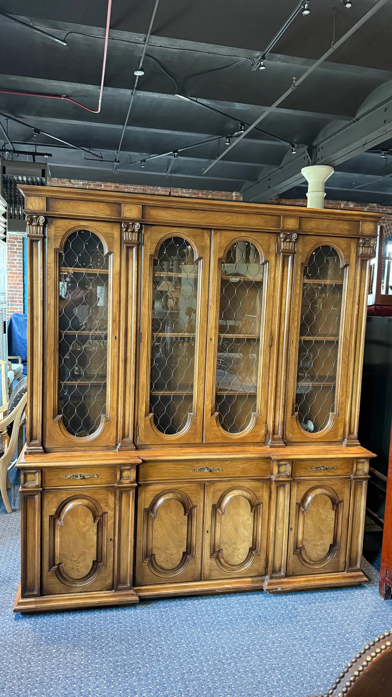 Karges Furniture Breakfront China Cabinet, Circa 1980s - 4