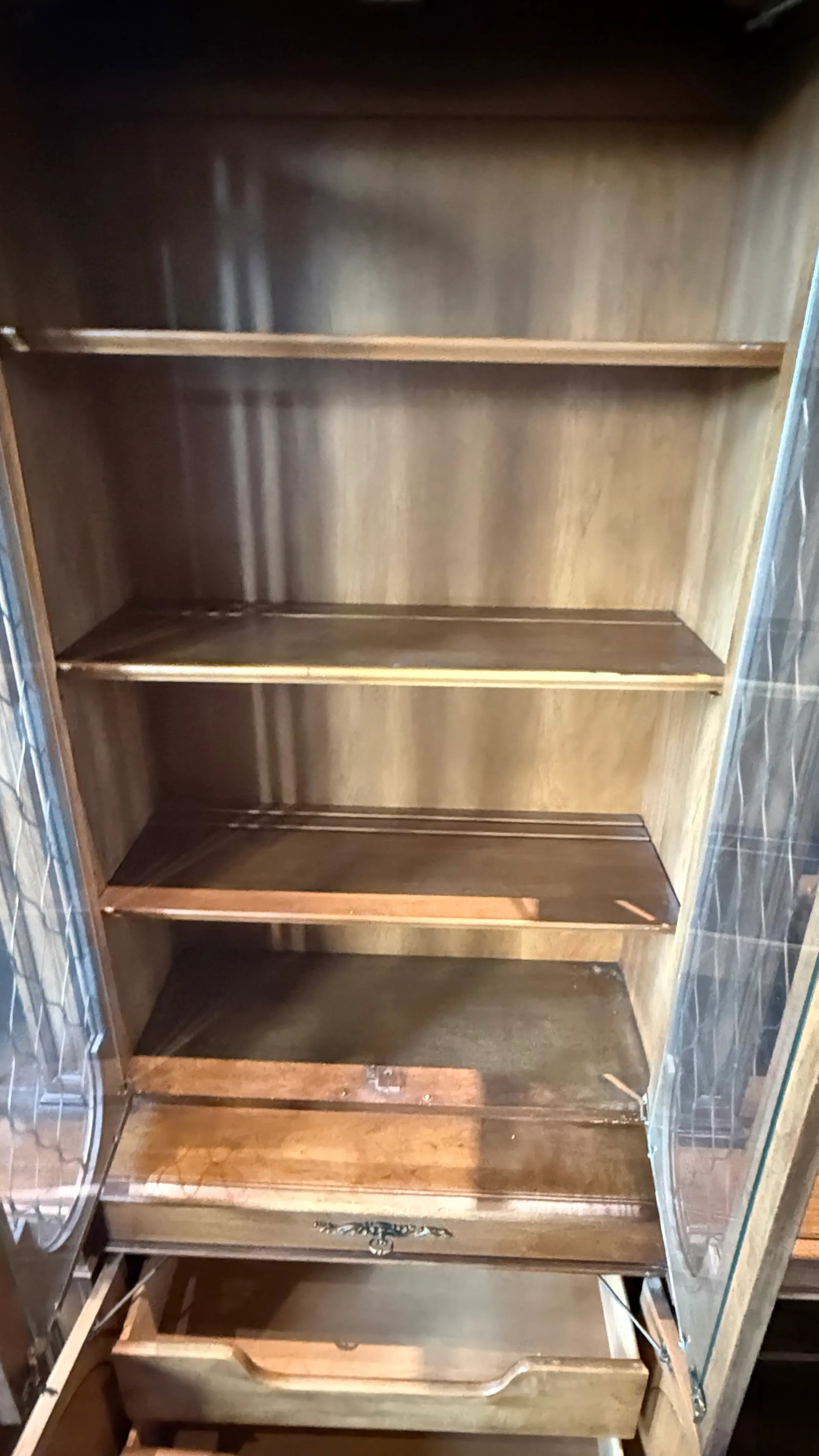 Karges Furniture Breakfront China Cabinet, Circa 1980s - 5
