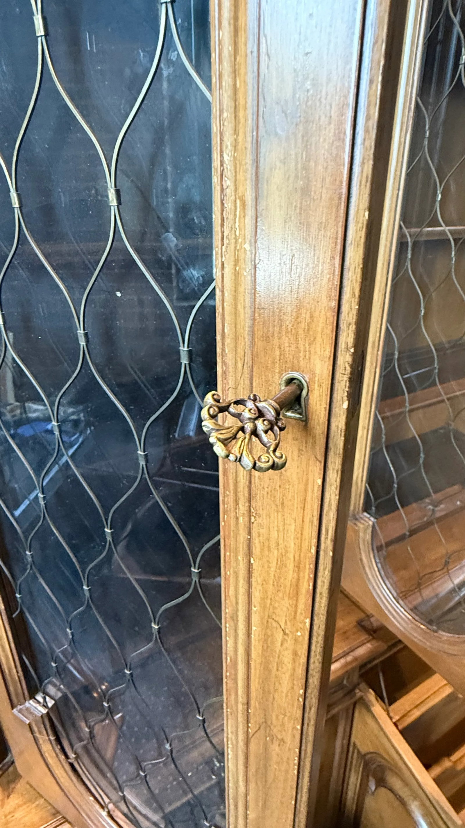 Karges Furniture Breakfront China Cabinet, Circa 1980s - 9