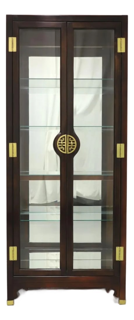 1980s Vintage American of Martinsville Mahogany Asian Chinoiserie Curio Display Cabinet: An Asian Chinoiserie style curio cabinet by American of Martinsville. Solid highly polished mahogany, decorative Chinoiserie brass hardware, dual beveled glass front doors and glass side panels. Featu