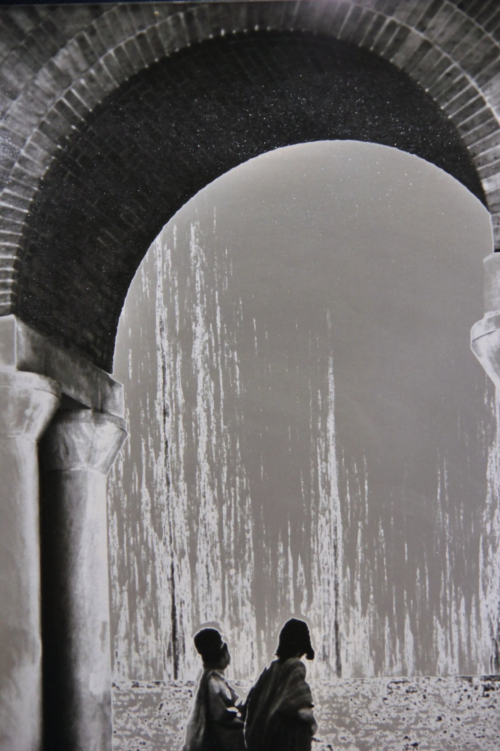 1960s "Waterfall Galleria" Black and White Figurative Architectural Landscape Photography - 4