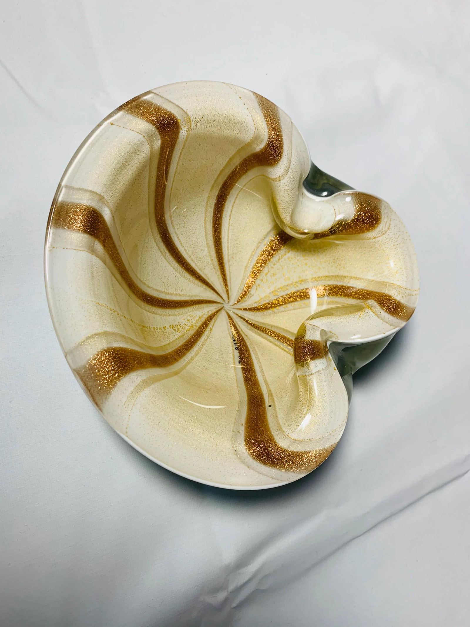 1950s Vintage Alfredo Barbini Italian Murano Cased Glass Dish With Gold and White Swirl - 3